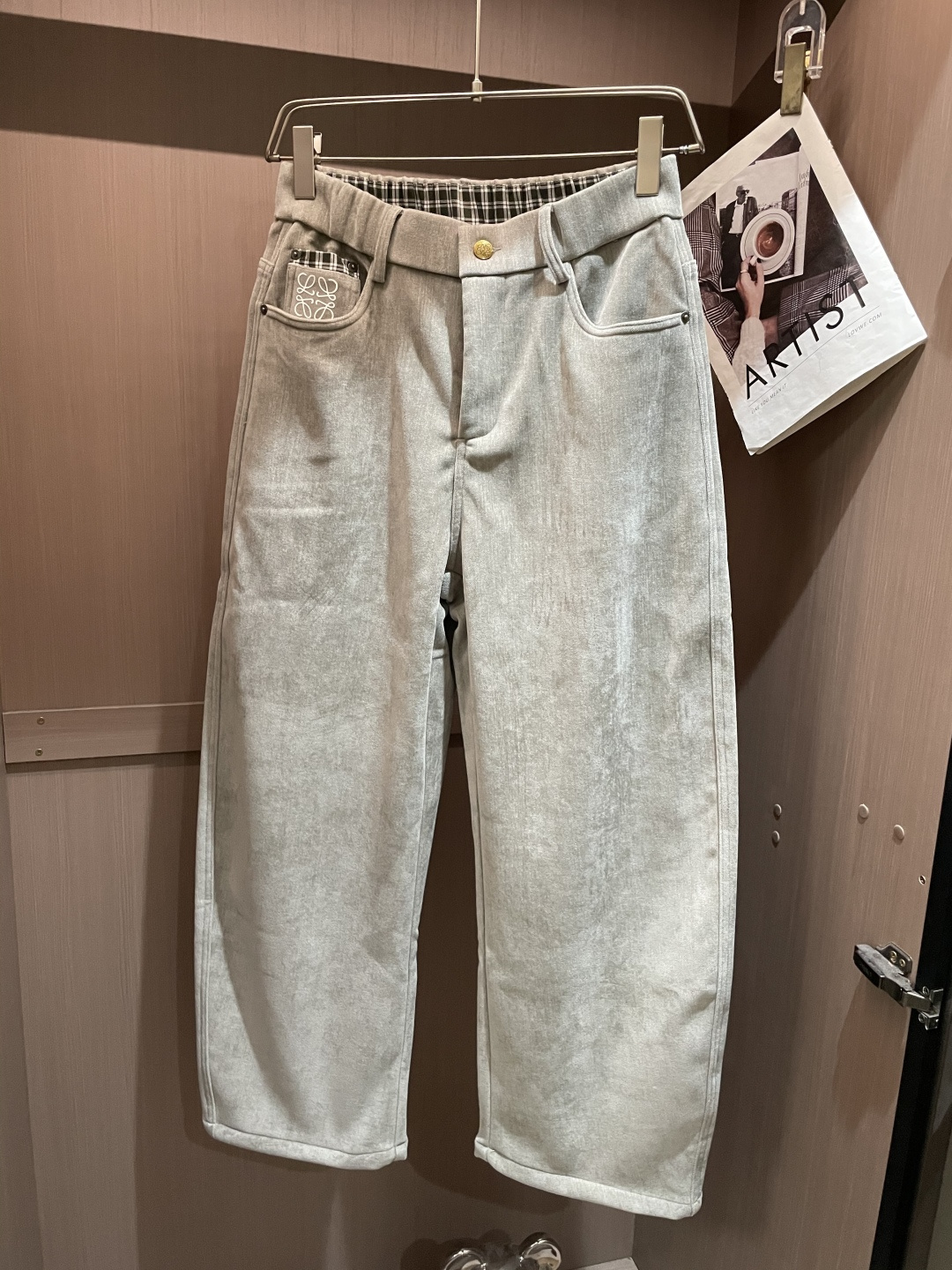 Loewe 2025秋冬最新系列男士加厚休闲裤！内里加绒，非常保暖，北方的宝子们赶紧备上！采用客供弹力柔