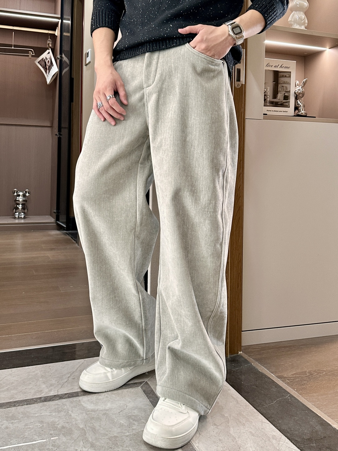 Loewe 2025秋冬最新系列男士加厚休闲裤！内里加绒，非常保暖，北方的宝子们赶紧备上！采用客供弹力柔