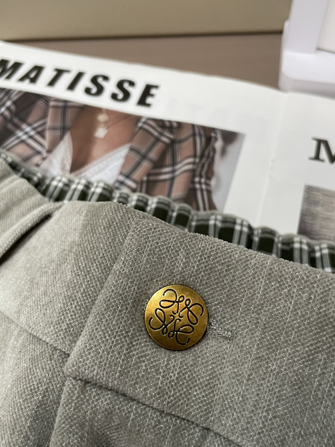 Loewe 2025秋冬最新系列男士加厚休闲裤！内里加绒，非常保暖，北方的宝子们赶紧备上！采用客供弹力柔