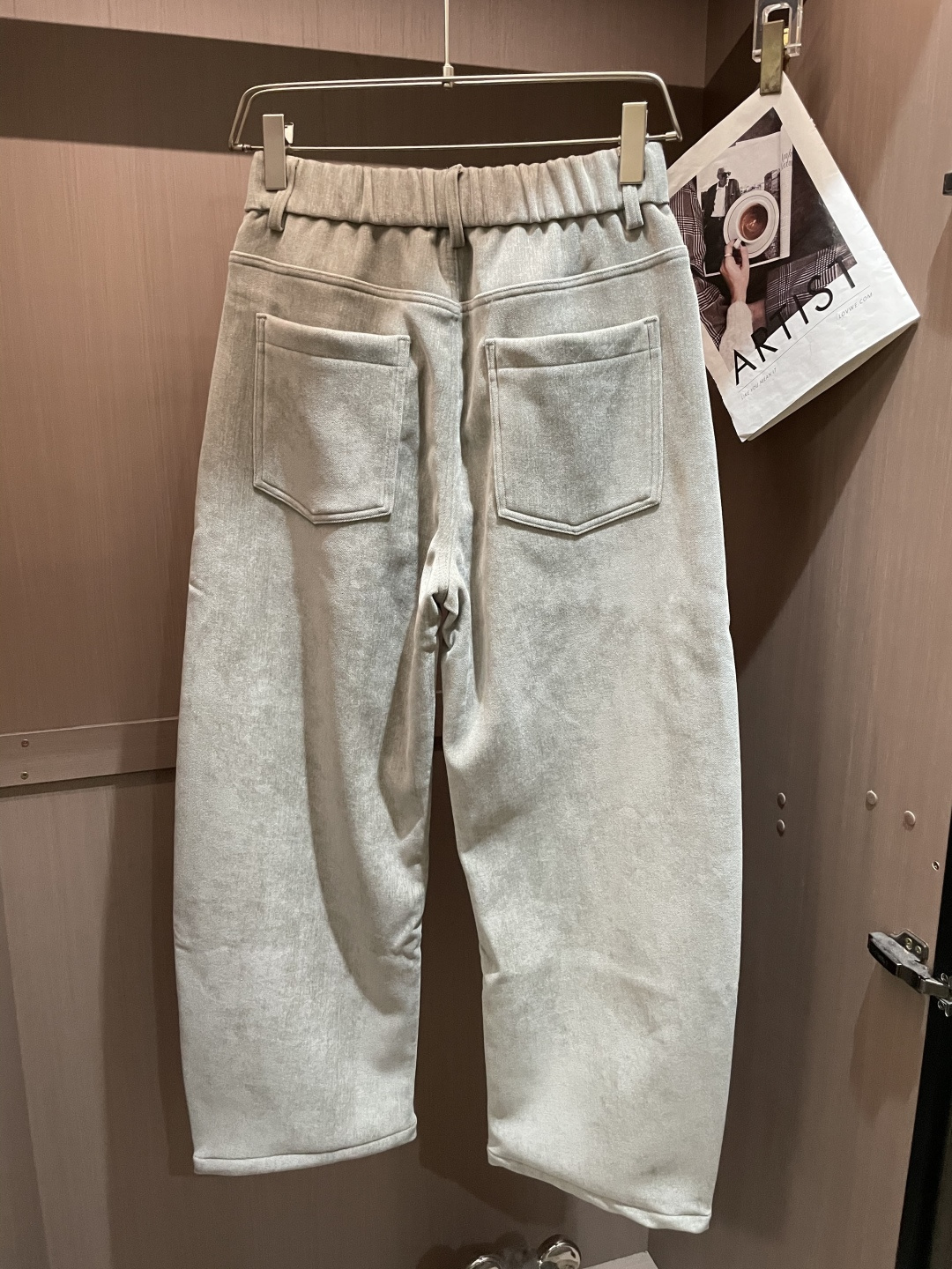 Loewe 2025秋冬最新系列男士加厚休闲裤！内里加绒，非常保暖，北方的宝子们赶紧备上！采用客供弹力柔