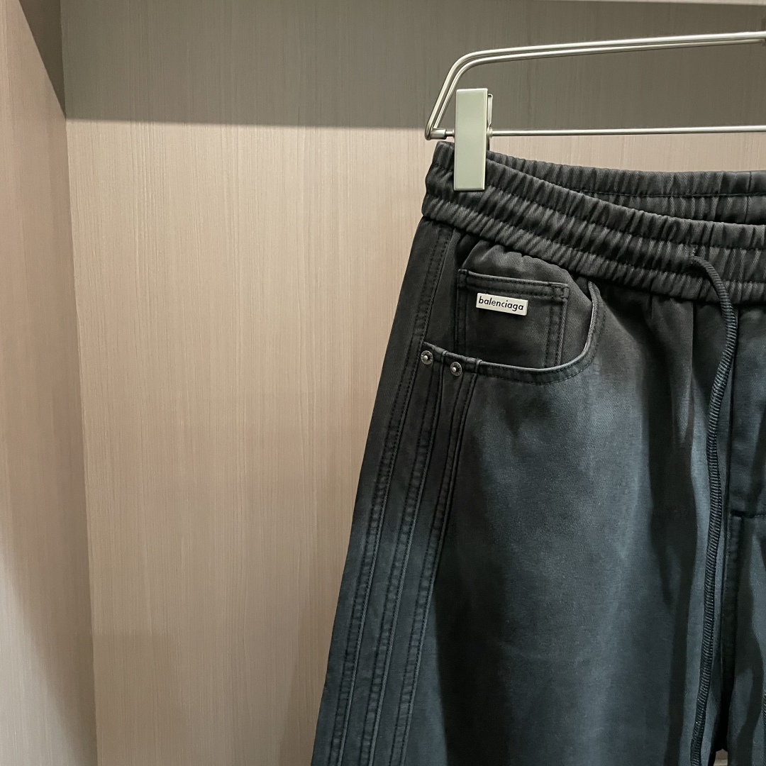 · 巴黎世家 2025秋冬最新系列男士加厚休闲裤！内里加绒，非常保暖，北方的宝子们赶紧备上！采用客供弹力