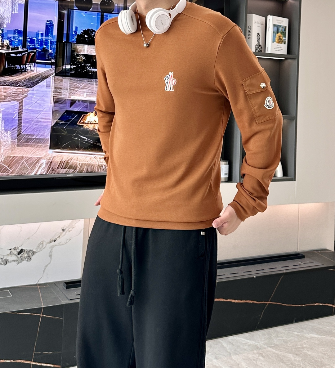 蒙口 2025秋冬新款长袖，定制面料，独特工艺logo，舒适性与透气性兼优，柔软抗皱弹性和垂性极佳，无论
