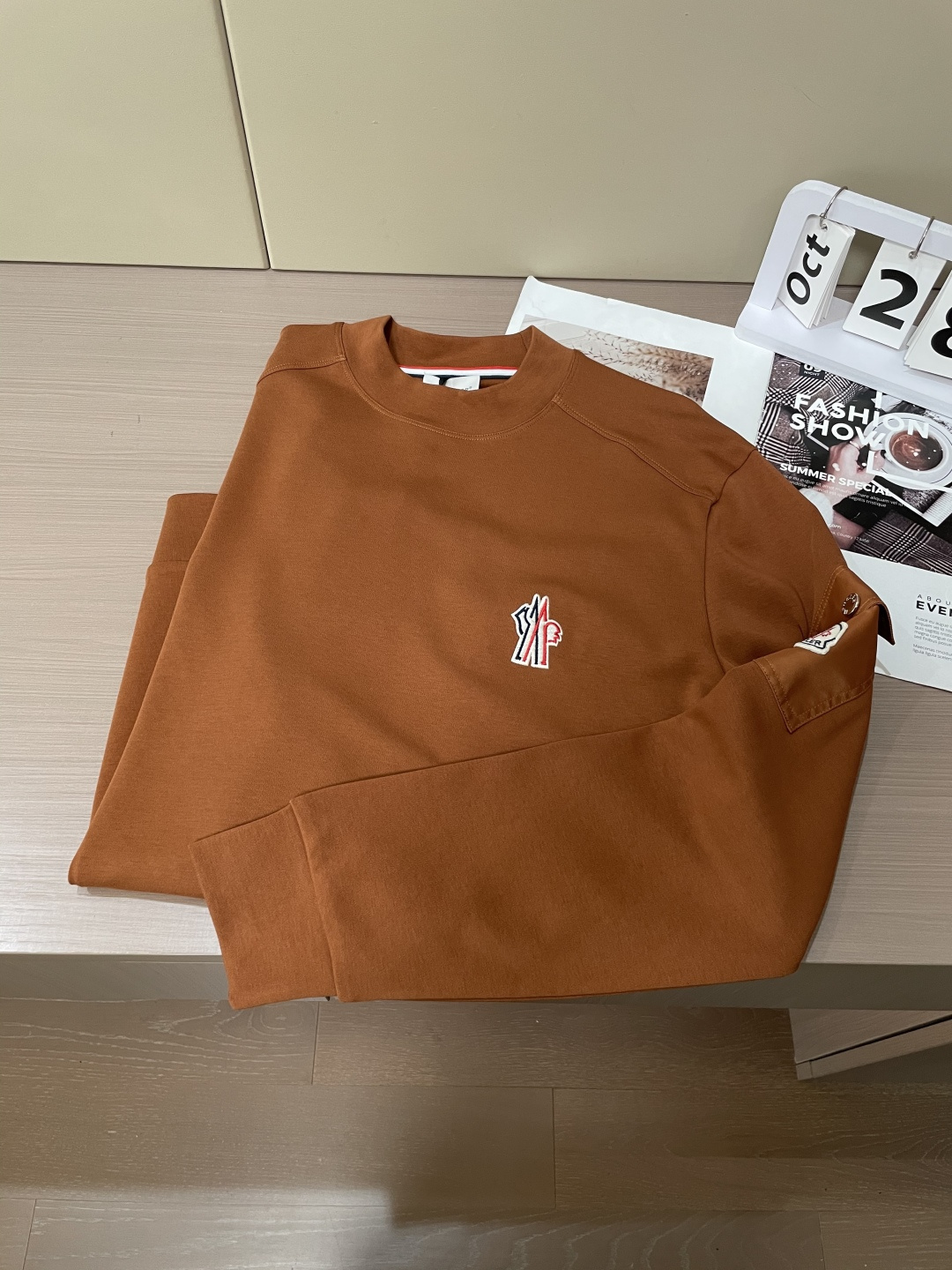 蒙口 2025秋冬新款长袖，定制面料，独特工艺logo，舒适性与透气性兼优，柔软抗皱弹性和垂性极佳，无论