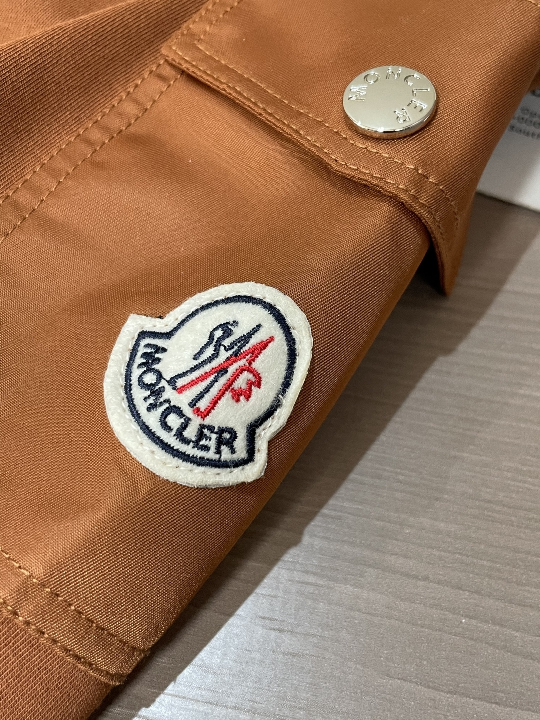 蒙口 2025秋冬新款长袖，定制面料，独特工艺logo，舒适性与透气性兼优，柔软抗皱弹性和垂性极佳，无论