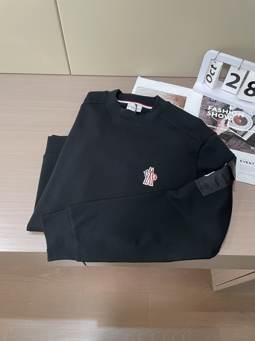 蒙口 2025秋冬新款长袖，定制面料，独特工艺logo，舒适性与透气性兼优，柔软抗皱弹性和垂性极佳，无论