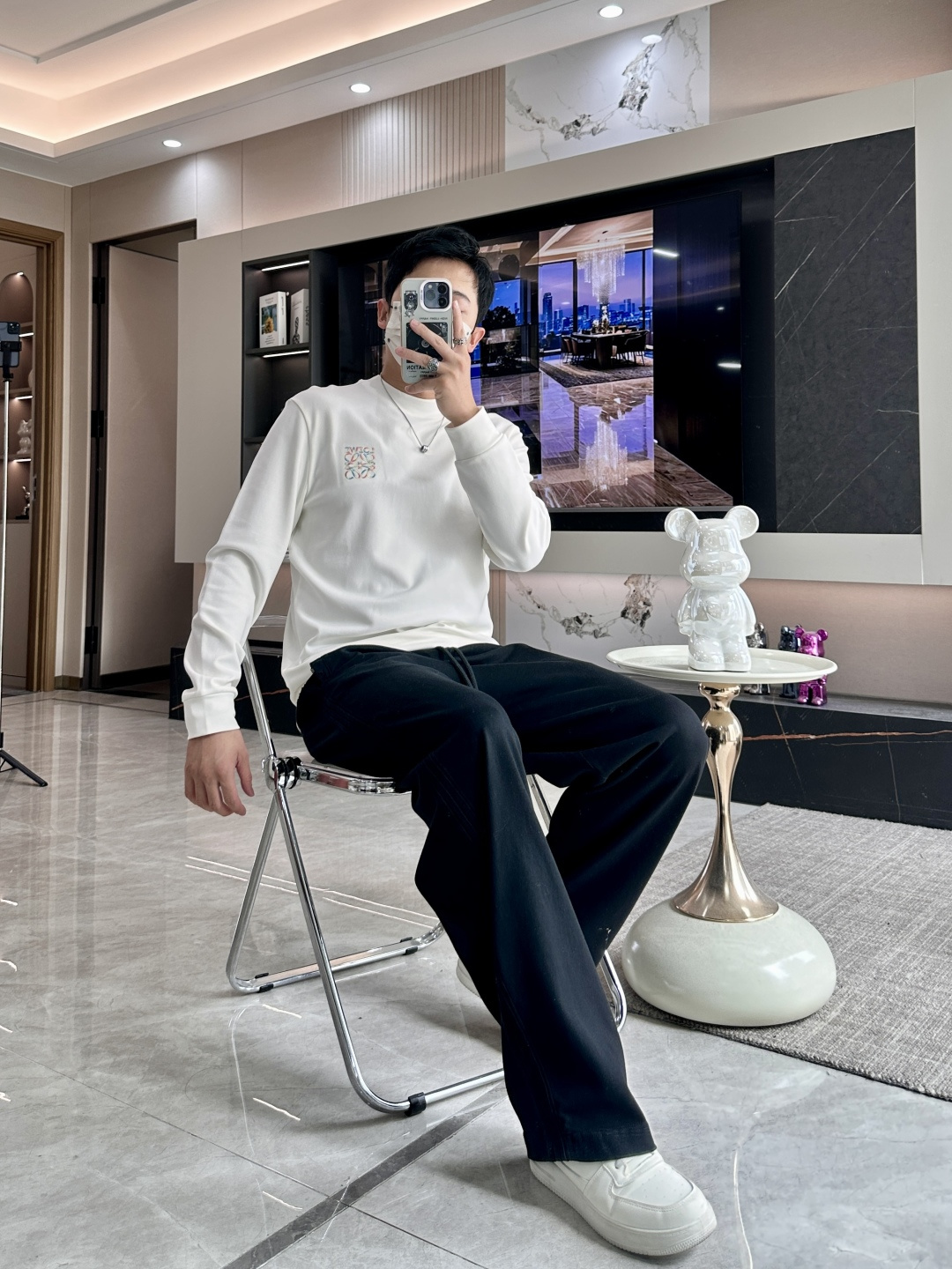 Loewe 2025秋冬新款长袖，定制面料，独特工艺logo，舒适性与透气性兼优，柔软抗皱弹性和垂性极佳