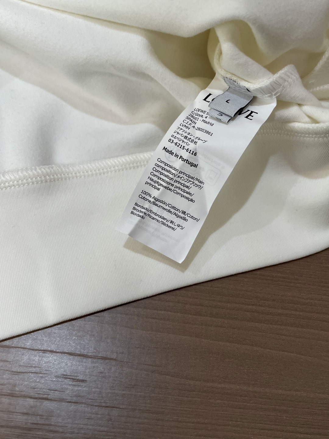 Loewe 2025秋冬新款长袖，定制面料，独特工艺logo，舒适性与透气性兼优，柔软抗皱弹性和垂性极佳