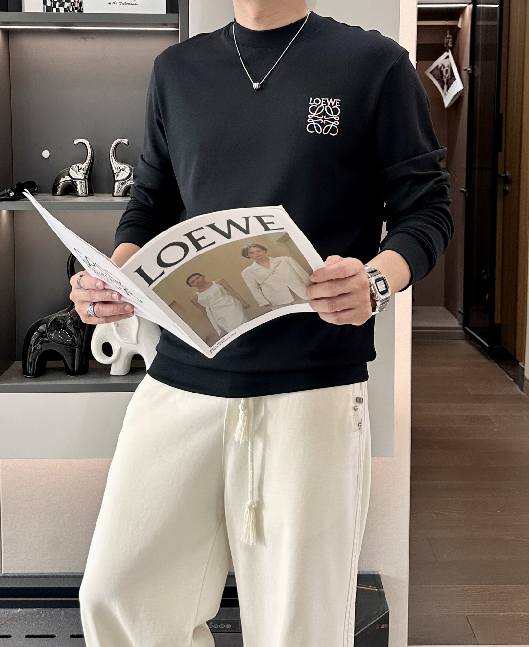 Loewe 2025秋冬新款长袖，定制面料，独特工艺logo，舒适性与透气性兼优，柔软抗皱弹性和垂性极佳