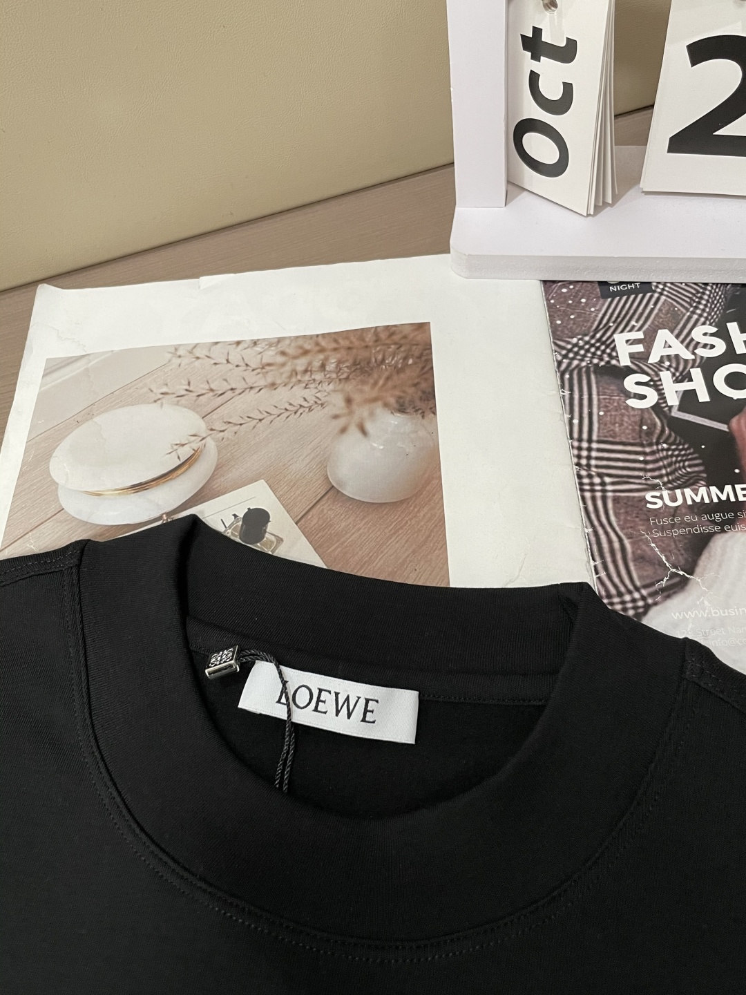 Loewe 2025秋冬新款长袖，定制面料，独特工艺logo，舒适性与透气性兼优，柔软抗皱弹性和垂性极佳