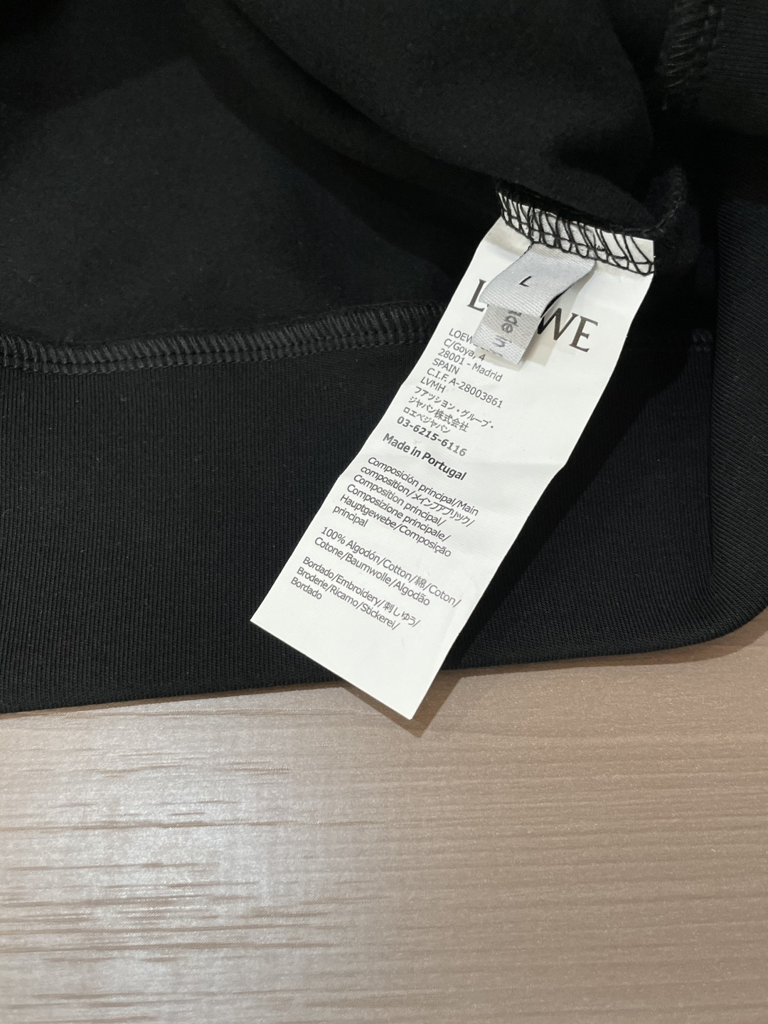 Loewe 2025秋冬新款长袖，定制面料，独特工艺logo，舒适性与透气性兼优，柔软抗皱弹性和垂性极佳