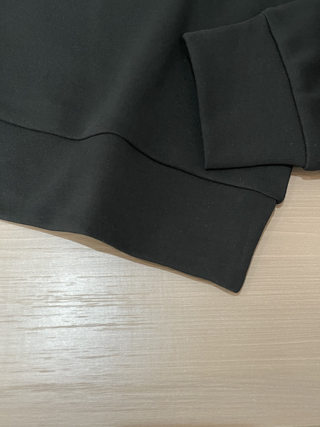 lP🆕 2025秋冬新款长袖，定制面料，独特工艺logo，舒适性与透气性兼优，柔软抗皱弹性和垂性极佳，无