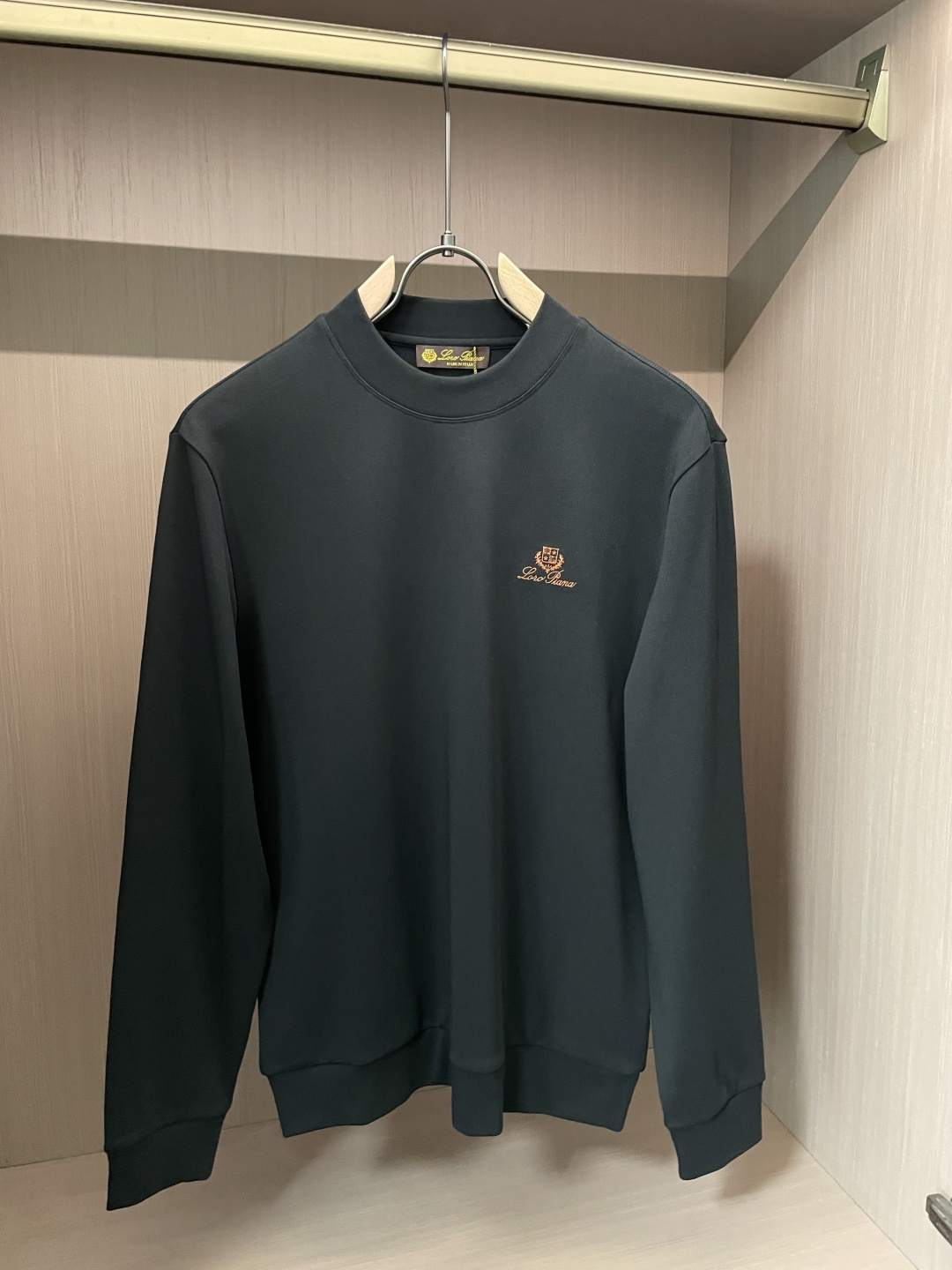 lP🆕 2025秋冬新款长袖，定制面料，独特工艺logo，舒适性与透气性兼优，柔软抗皱弹性和垂性极佳，无