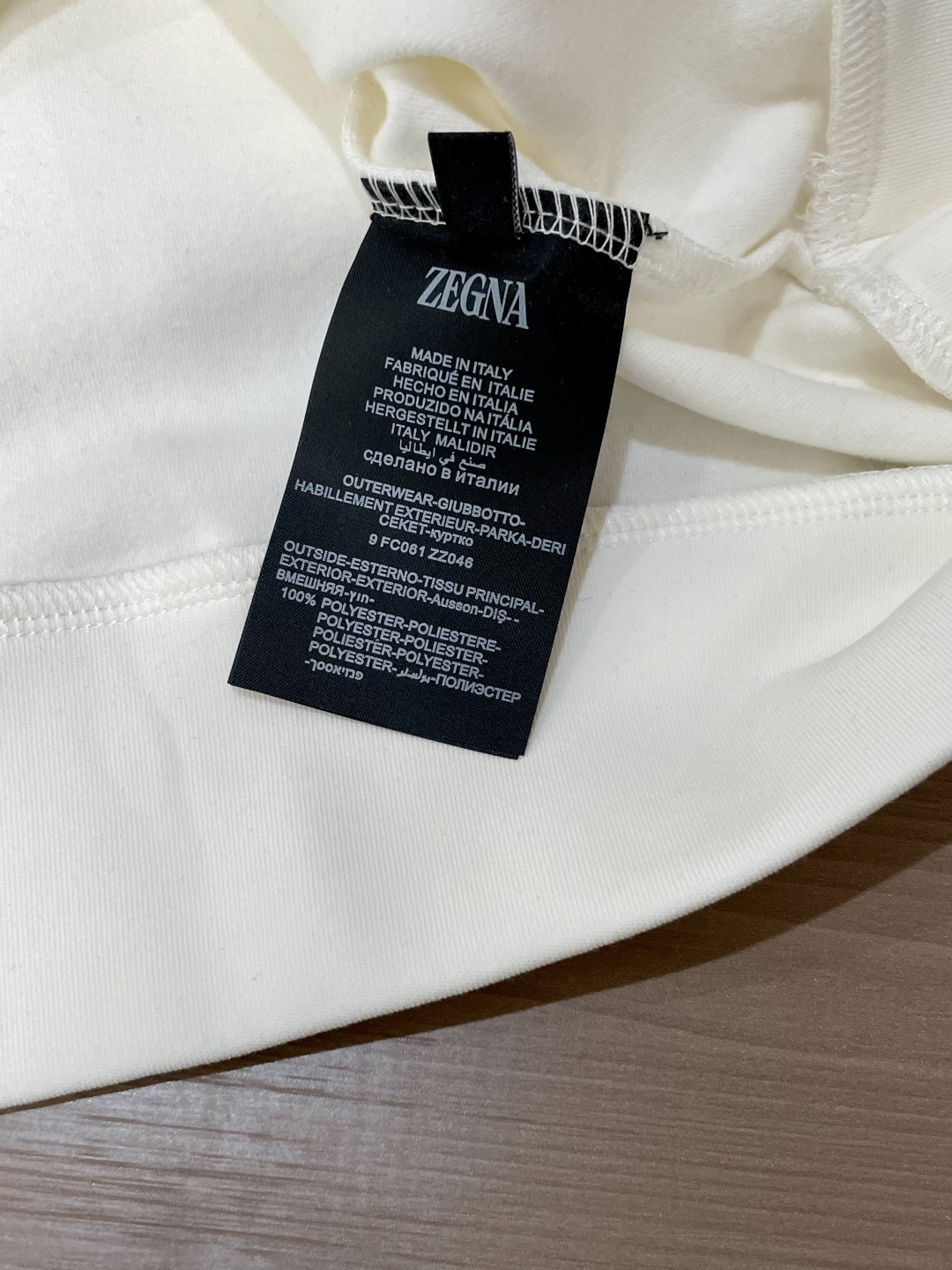 杰尼亚 2025秋冬新款长袖，定制面料，独特工艺logo，舒适性与透气性兼优，柔软抗皱弹性和垂性极佳，无