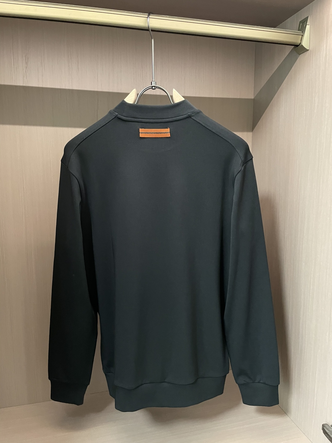 杰尼亚 2025秋冬新款长袖，定制面料，独特工艺logo，舒适性与透气性兼优，柔软抗皱弹性和垂性极佳，无