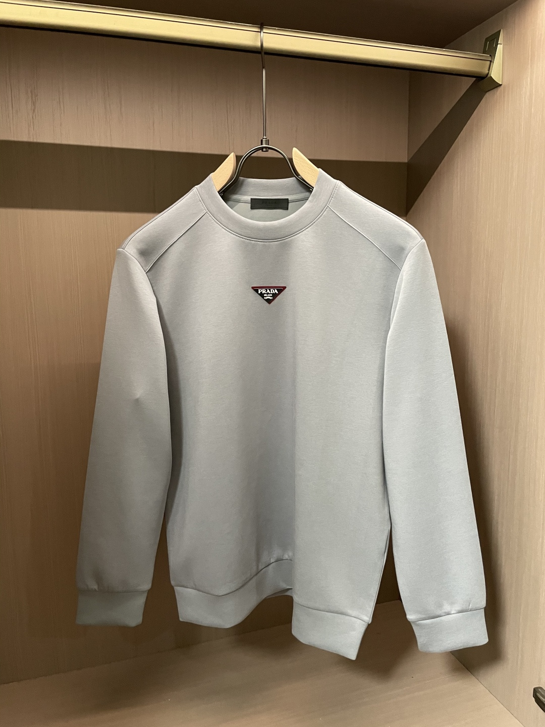 Prad 2025秋冬新款长袖，定制面料，独特工艺logo，舒适性与透气性兼优，柔软抗皱弹性和垂性极佳，