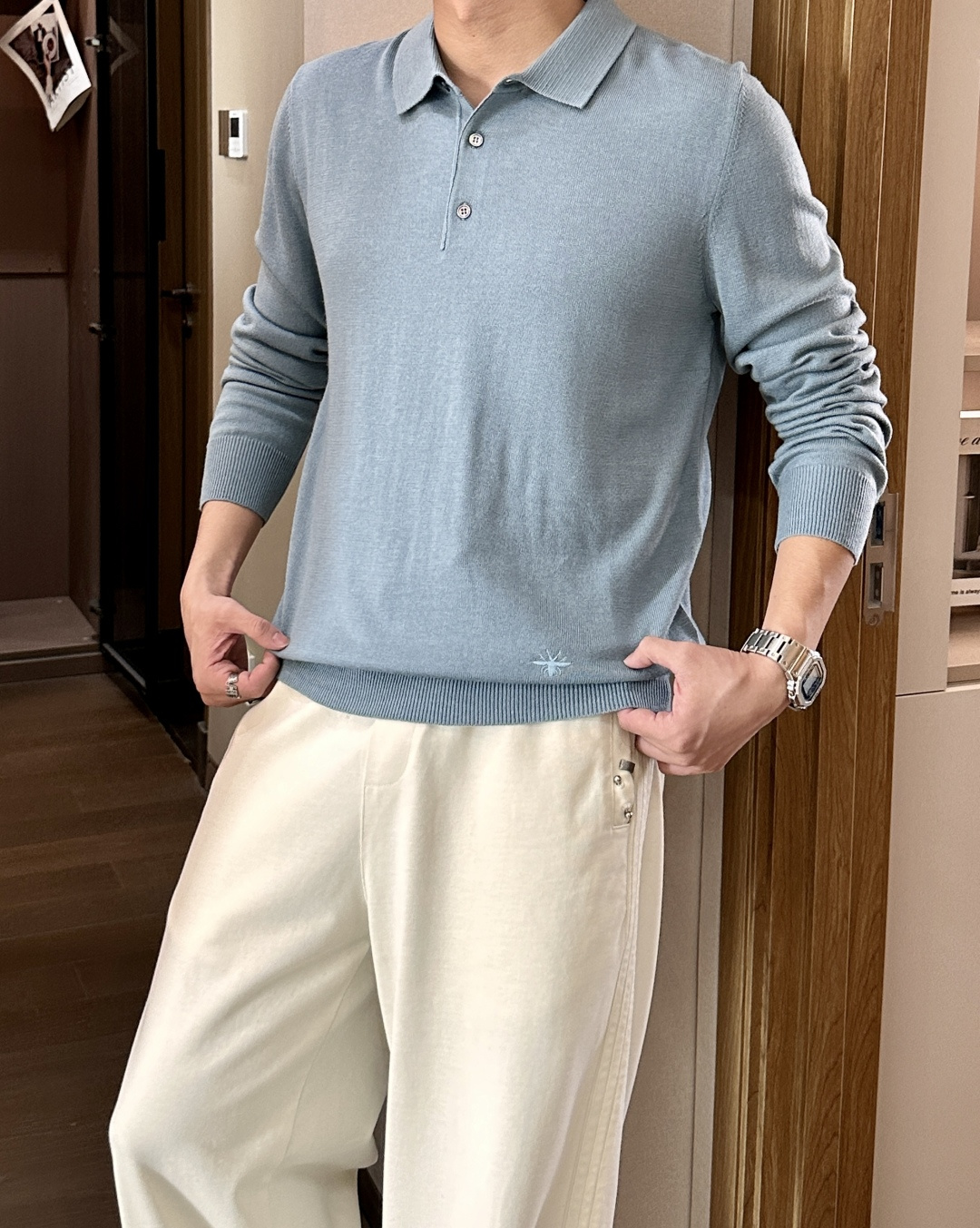 迪家 2025秋冬最新经典小蜜蜂绣标男士翻领长袖针织衫，精选针织棉➕羊毛混纺面料制成， 60支超柔长绒棉