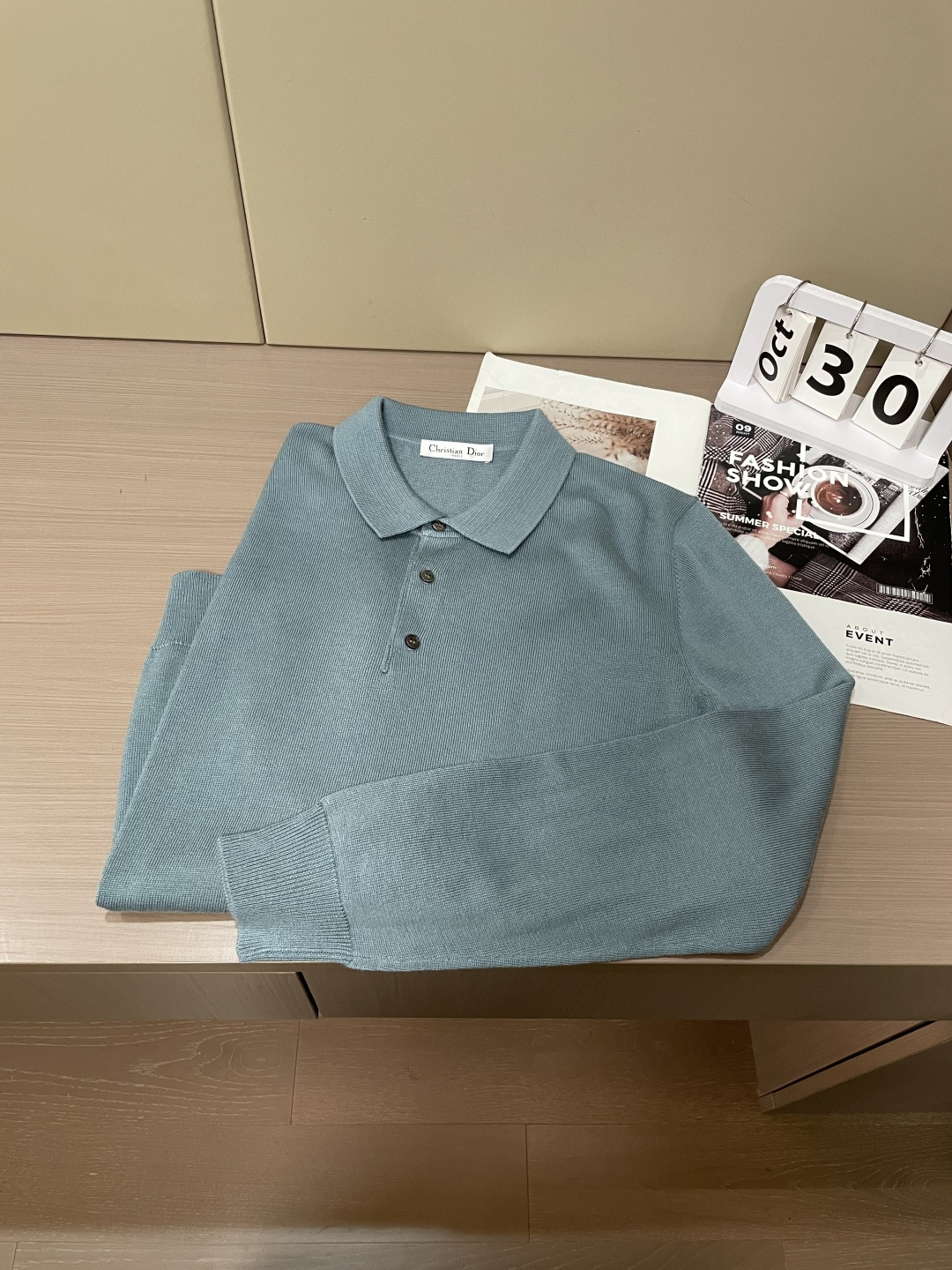 迪家 2025秋冬最新经典小蜜蜂绣标男士翻领长袖针织衫，精选针织棉➕羊毛混纺面料制成， 60支超柔长绒棉