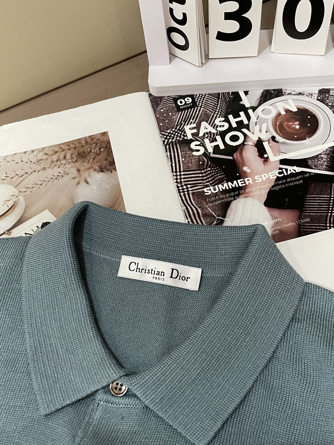 迪家 2025秋冬最新经典小蜜蜂绣标男士翻领长袖针织衫，精选针织棉➕羊毛混纺面料制成， 60支超柔长绒棉