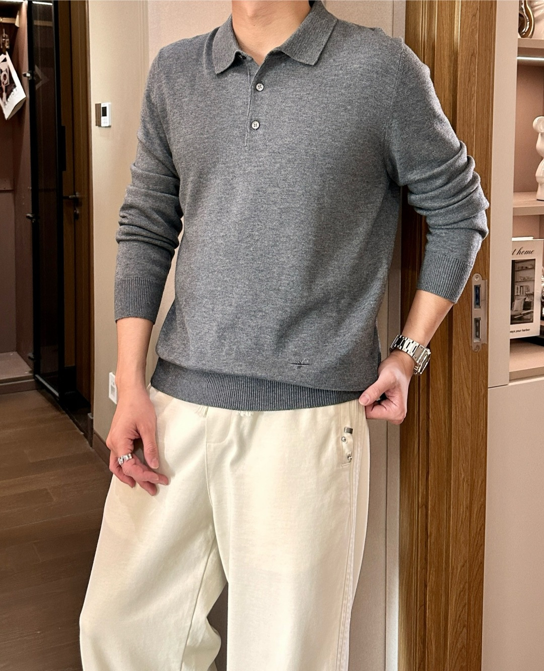 迪家 2025秋冬最新经典小蜜蜂绣标男士翻领长袖针织衫，精选针织棉➕羊毛混纺面料制成， 60支超柔长绒棉