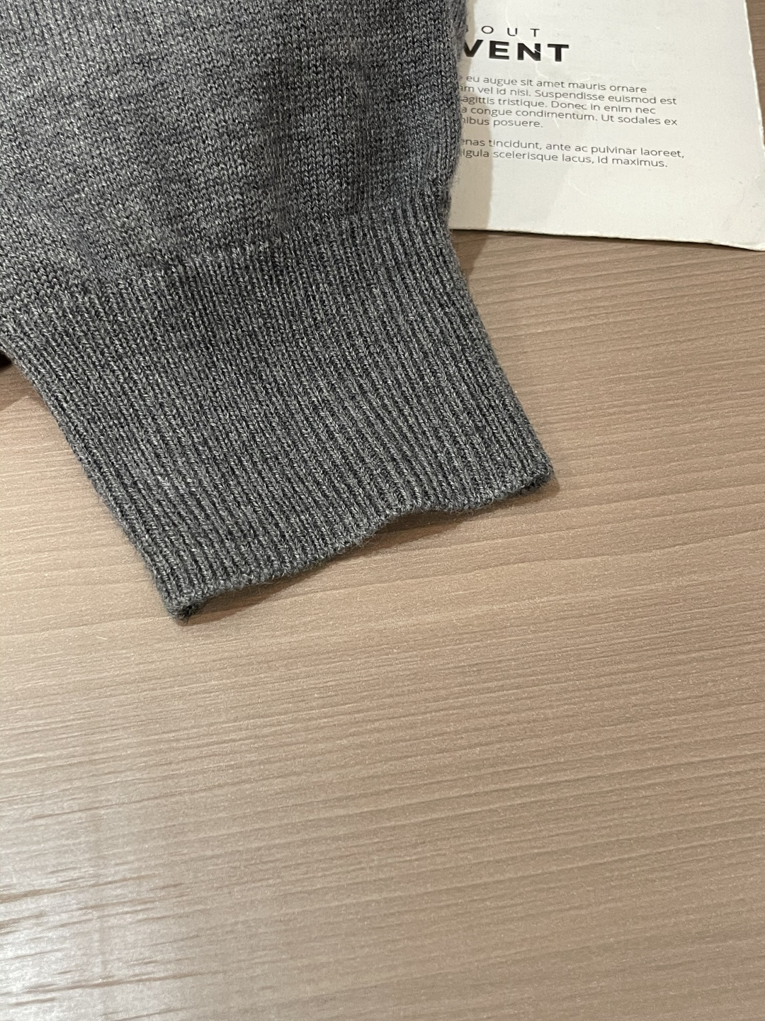 迪家 2025秋冬最新经典小蜜蜂绣标男士翻领长袖针织衫，精选针织棉➕羊毛混纺面料制成， 60支超柔长绒棉