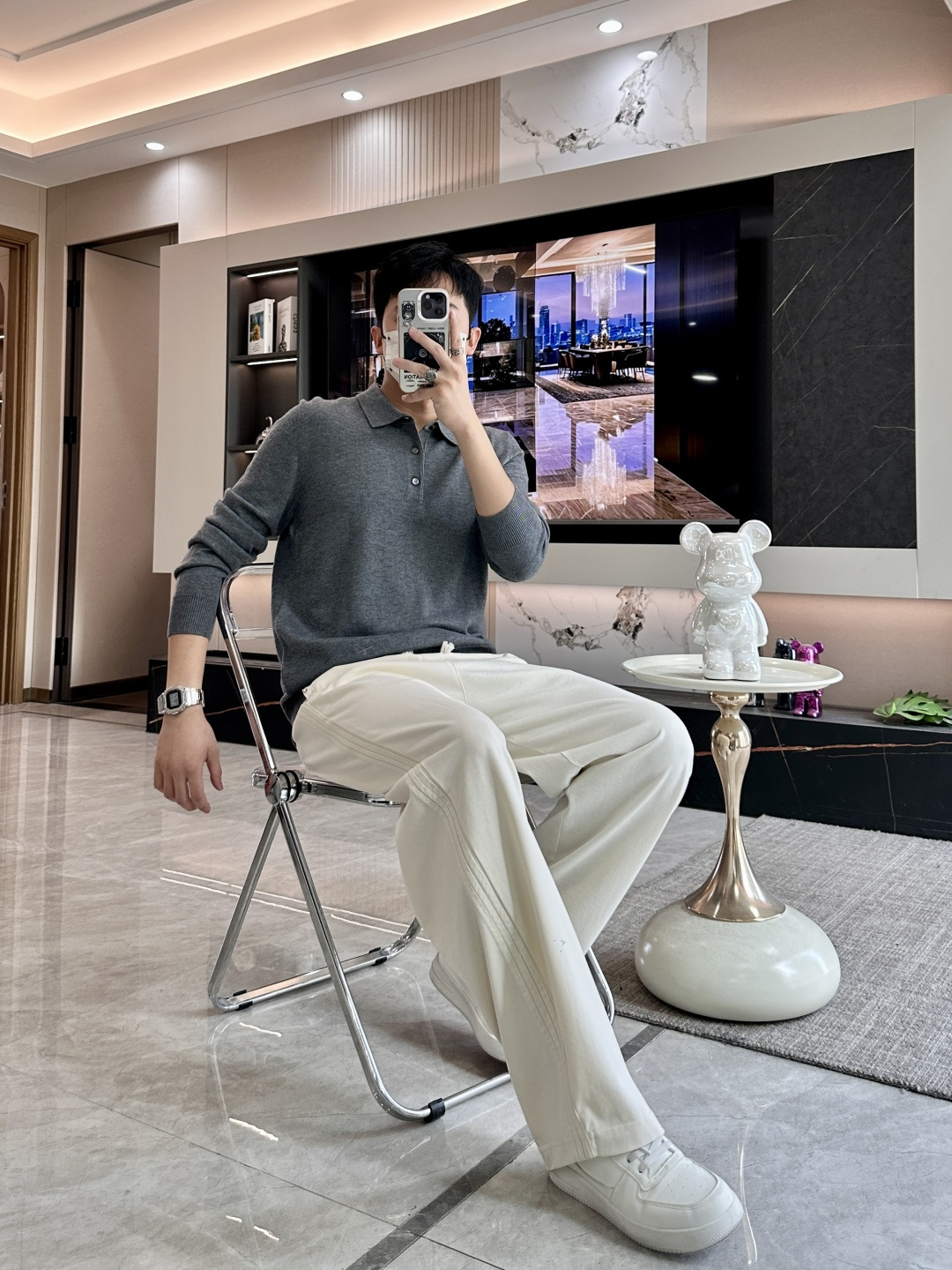 迪家 2025秋冬最新经典小蜜蜂绣标男士翻领长袖针织衫，精选针织棉➕羊毛混纺面料制成， 60支超柔长绒棉