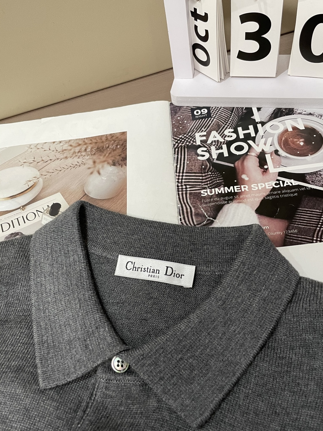 迪家 2025秋冬最新经典小蜜蜂绣标男士翻领长袖针织衫，精选针织棉➕羊毛混纺面料制成， 60支超柔长绒棉