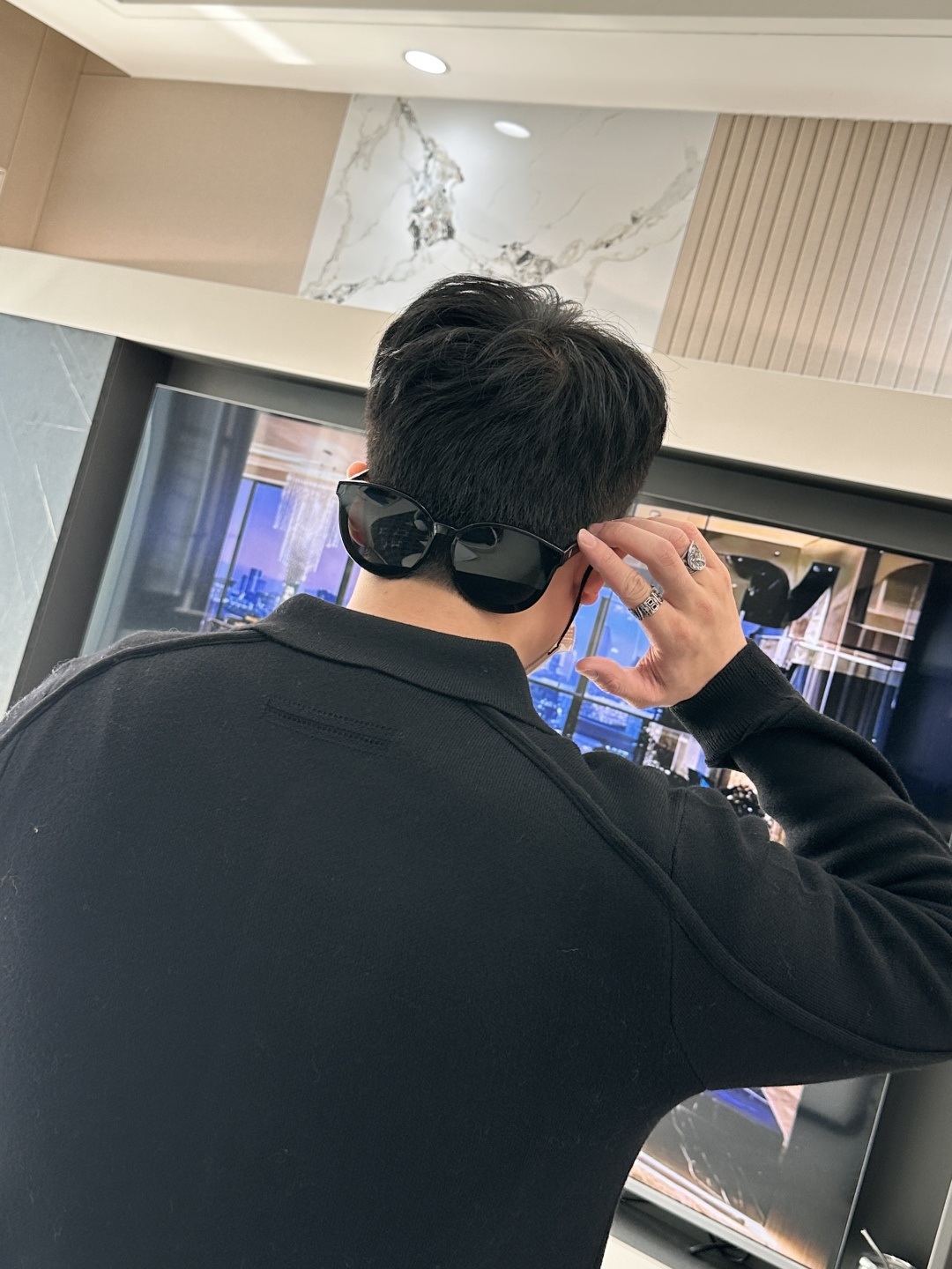 杰尼亚 2025年秋冬最新男士全羊毛翻领夹克，按扣全开身短款夹克款型，精选德国进口精纺羊毛匠心制成，整衣