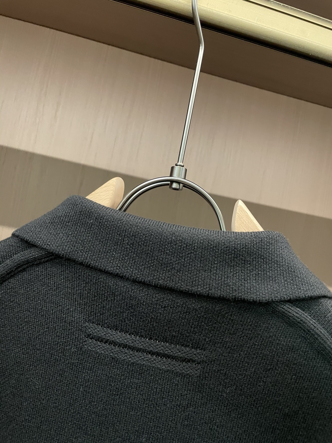 杰尼亚 2025年秋冬最新男士全羊毛翻领夹克，按扣全开身短款夹克款型，精选德国进口精纺羊毛匠心制成，整衣