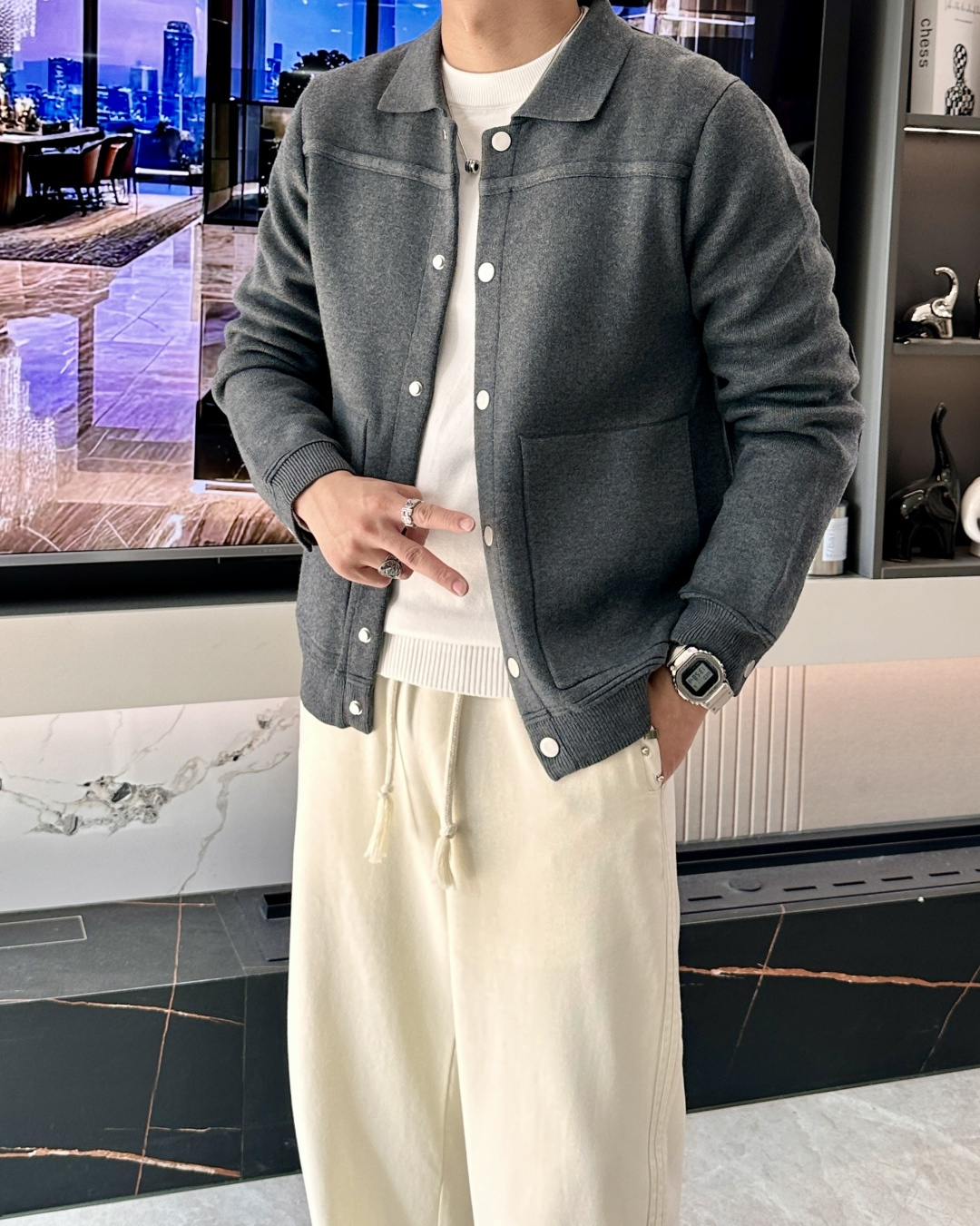 杰尼亚 2025年秋冬最新男士全羊毛翻领夹克，按扣全开身短款夹克款型，精选德国进口精纺羊毛匠心制成，整衣