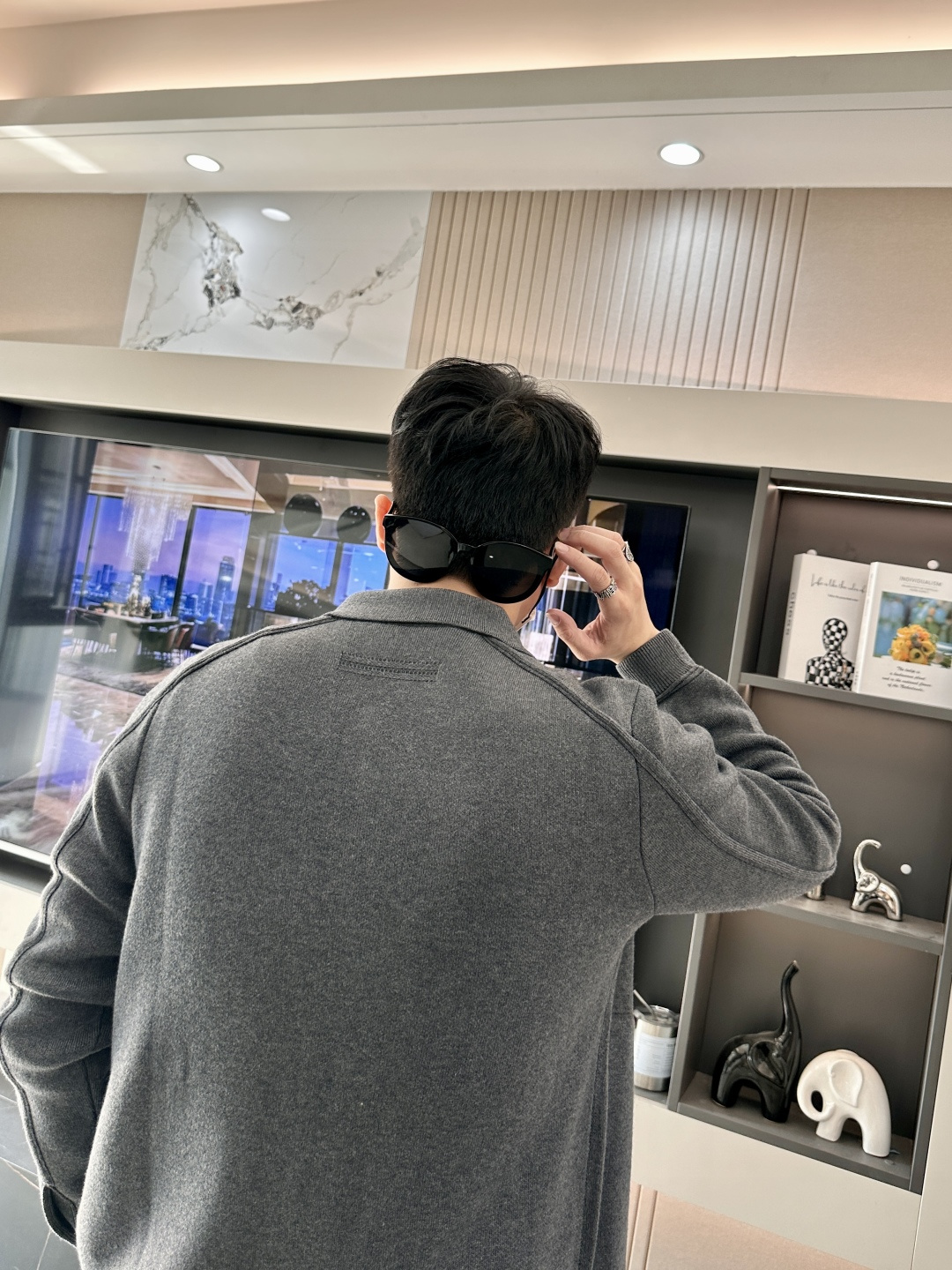 杰尼亚 2025年秋冬最新男士全羊毛翻领夹克，按扣全开身短款夹克款型，精选德国进口精纺羊毛匠心制成，整衣