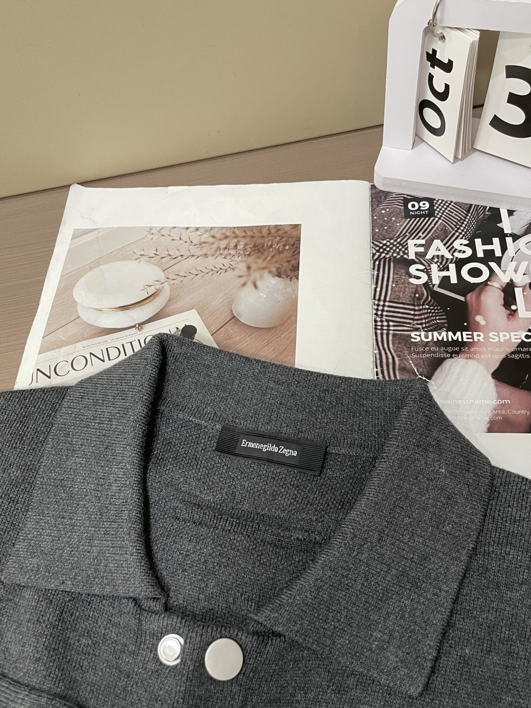 杰尼亚 2025年秋冬最新男士全羊毛翻领夹克，按扣全开身短款夹克款型，精选德国进口精纺羊毛匠心制成，整衣