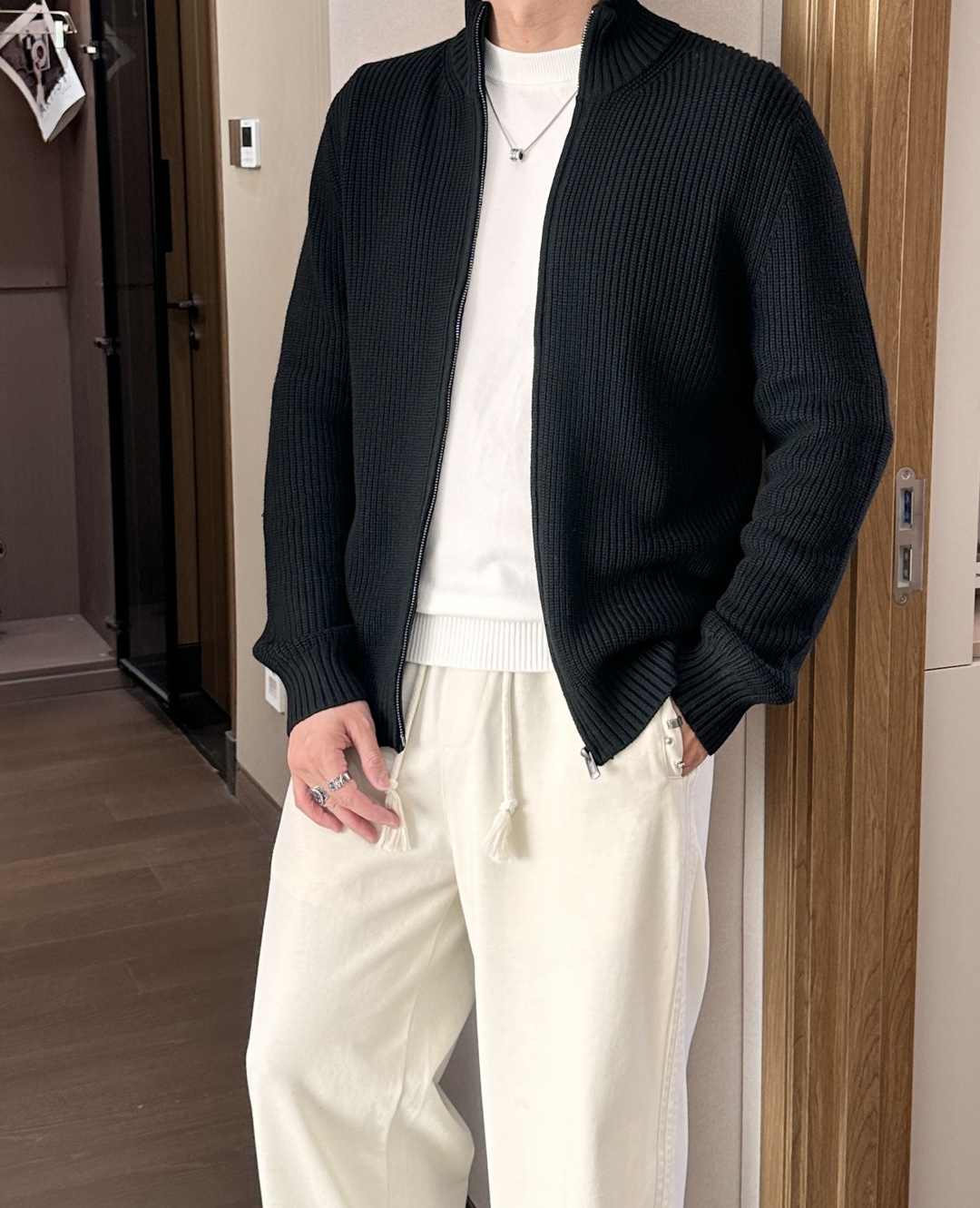 杰尼亚 2025秋冬最新坑条纹理男士全拉链开衫毛衣外套，传统直筒版型，全拉链开身，清爽干练的小立领设计，