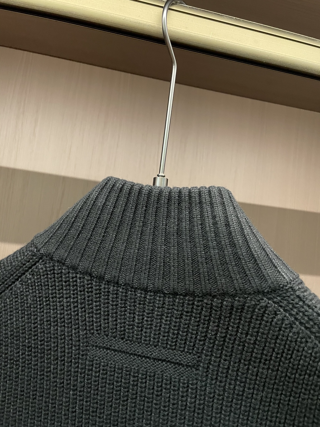 杰尼亚 2025秋冬最新坑条纹理男士全拉链开衫毛衣外套，传统直筒版型，全拉链开身，清爽干练的小立领设计，