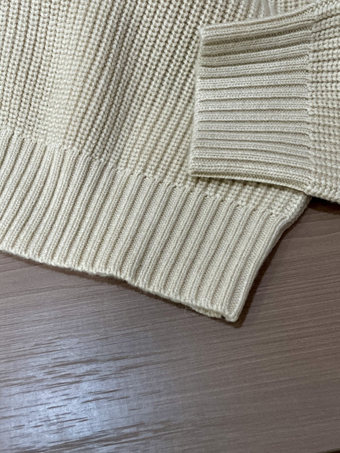 杰尼亚 2025秋冬最新坑条纹理男士全拉链开衫毛衣外套，传统直筒版型，全拉链开身，清爽干练的小立领设计，