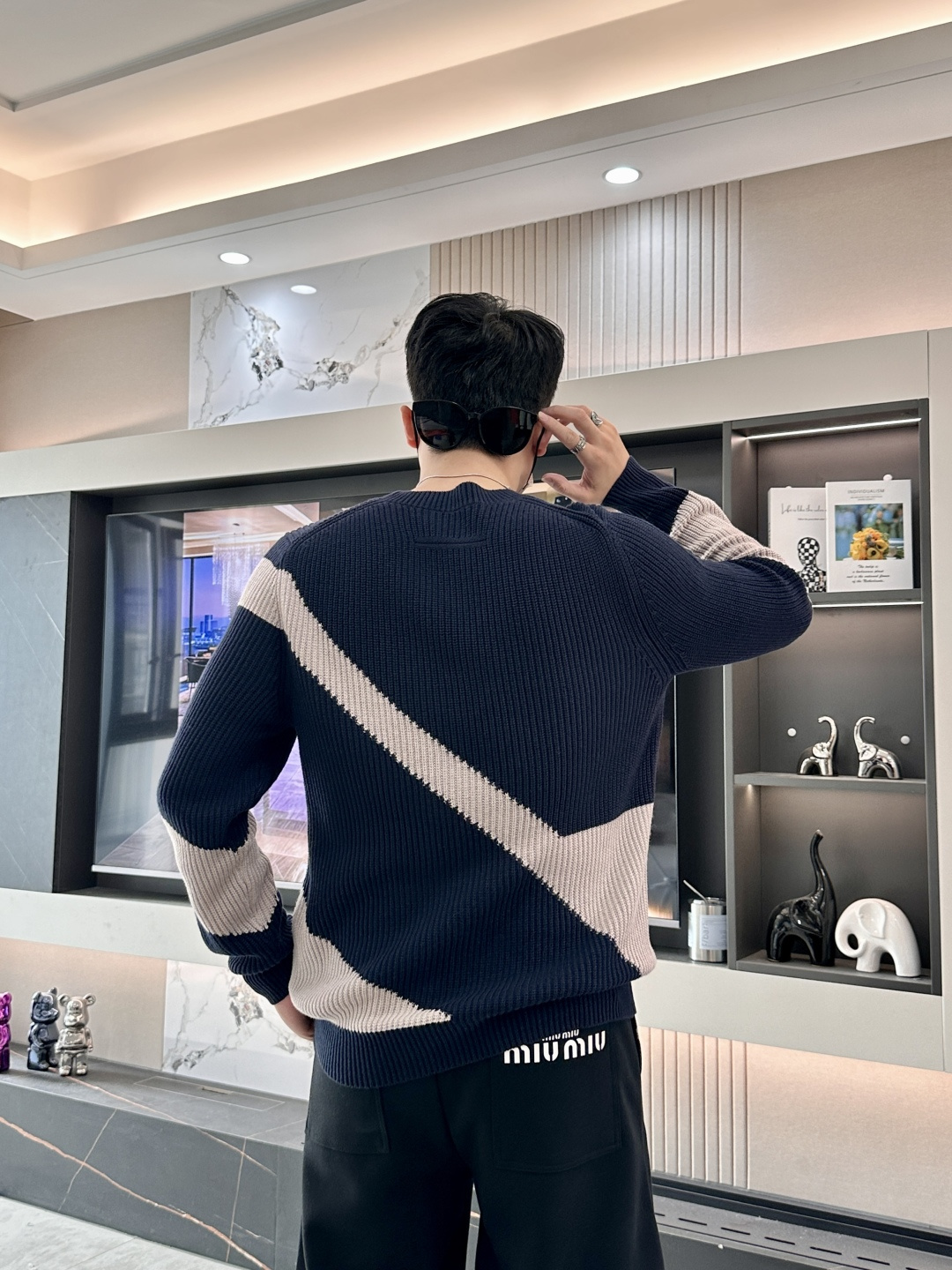 Z家 2025秋冬最新粗针男士圆领毛衣，整衣采用紧密的坑条纹理打造出厚实的织面，弹性好，包裹舒适，自然收