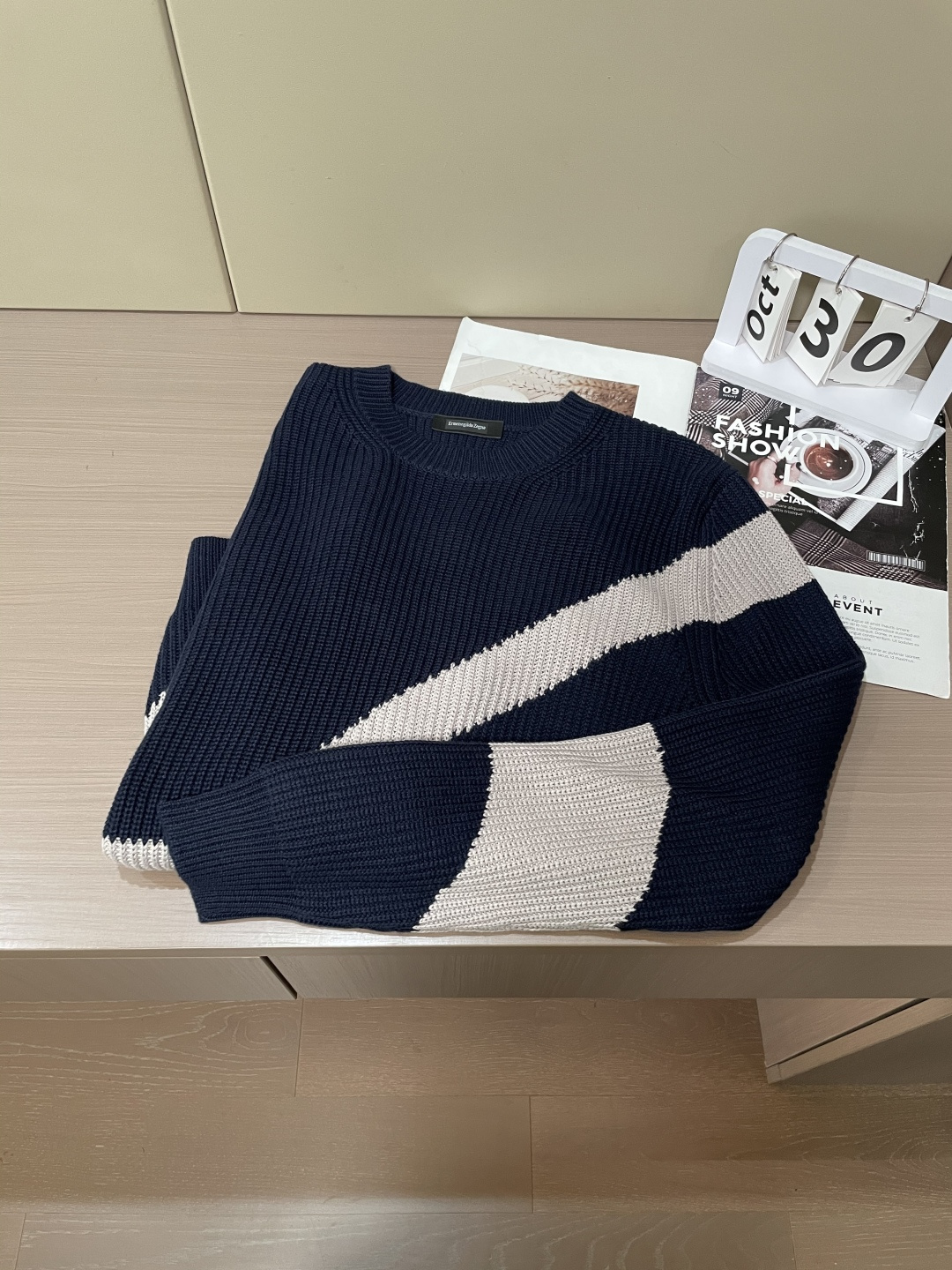 Z家 2025秋冬最新粗针男士圆领毛衣，整衣采用紧密的坑条纹理打造出厚实的织面，弹性好，包裹舒适，自然收