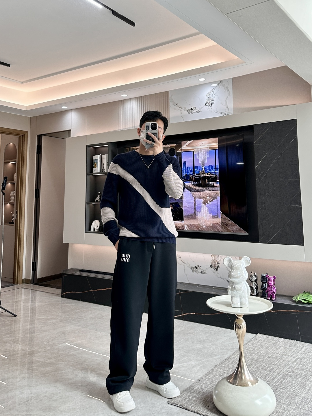 Z家 2025秋冬最新粗针男士圆领毛衣，整衣采用紧密的坑条纹理打造出厚实的织面，弹性好，包裹舒适，自然收