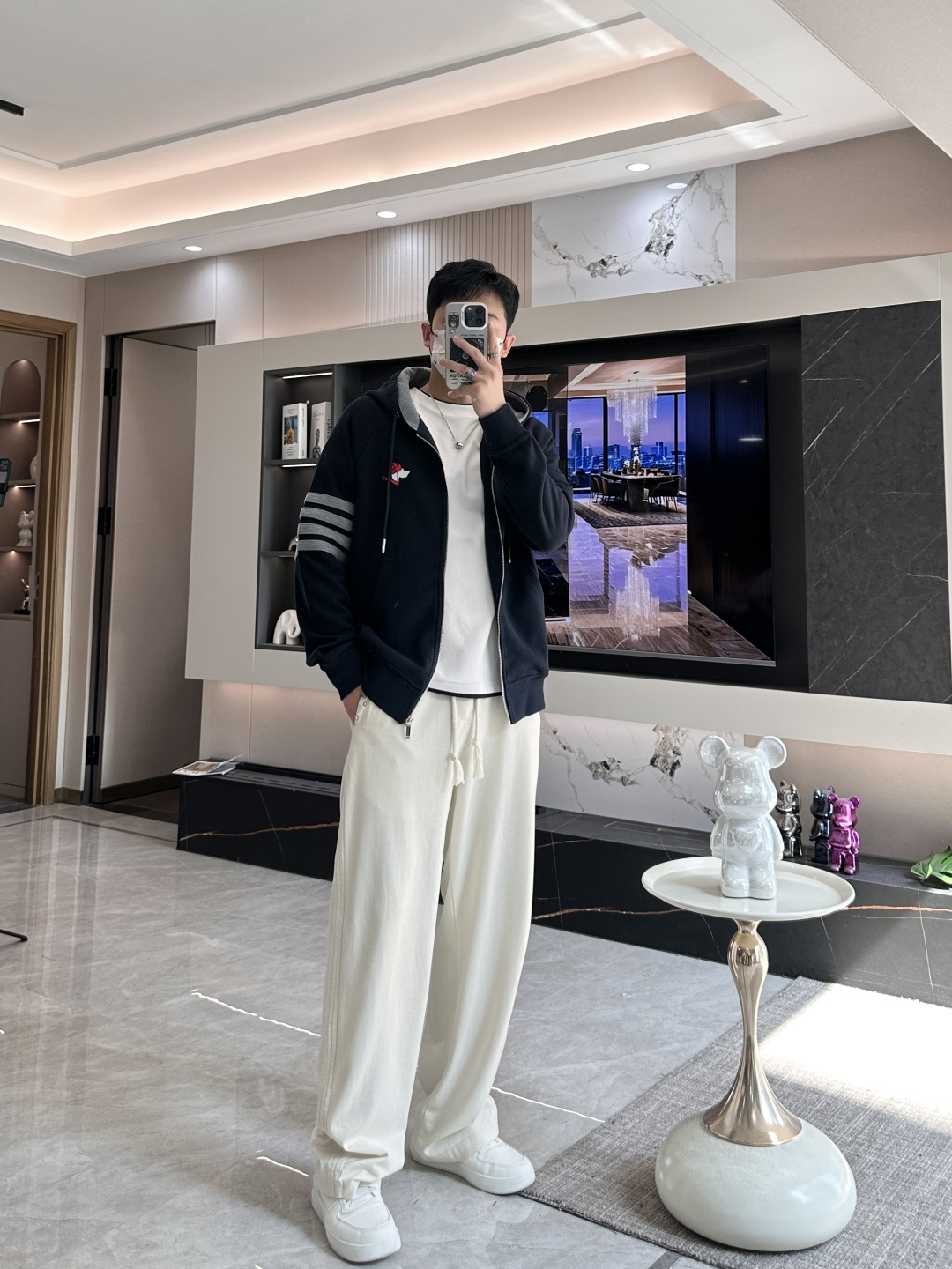 TB家 2025秋冬最新小狗绣标男士羊绒连帽卫衣，全拉链开身带帽款型，左胸极具创意的萌趣小狗刺绣，为整体