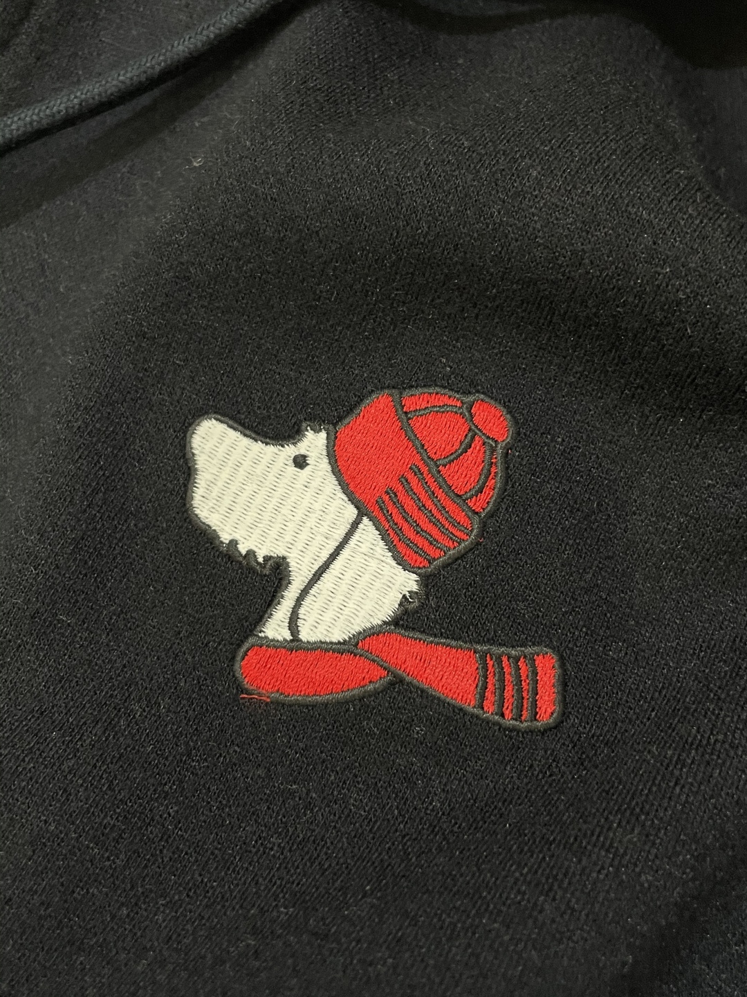 TB家 2025秋冬最新小狗绣标男士羊绒连帽卫衣，全拉链开身带帽款型，左胸极具创意的萌趣小狗刺绣，为整体