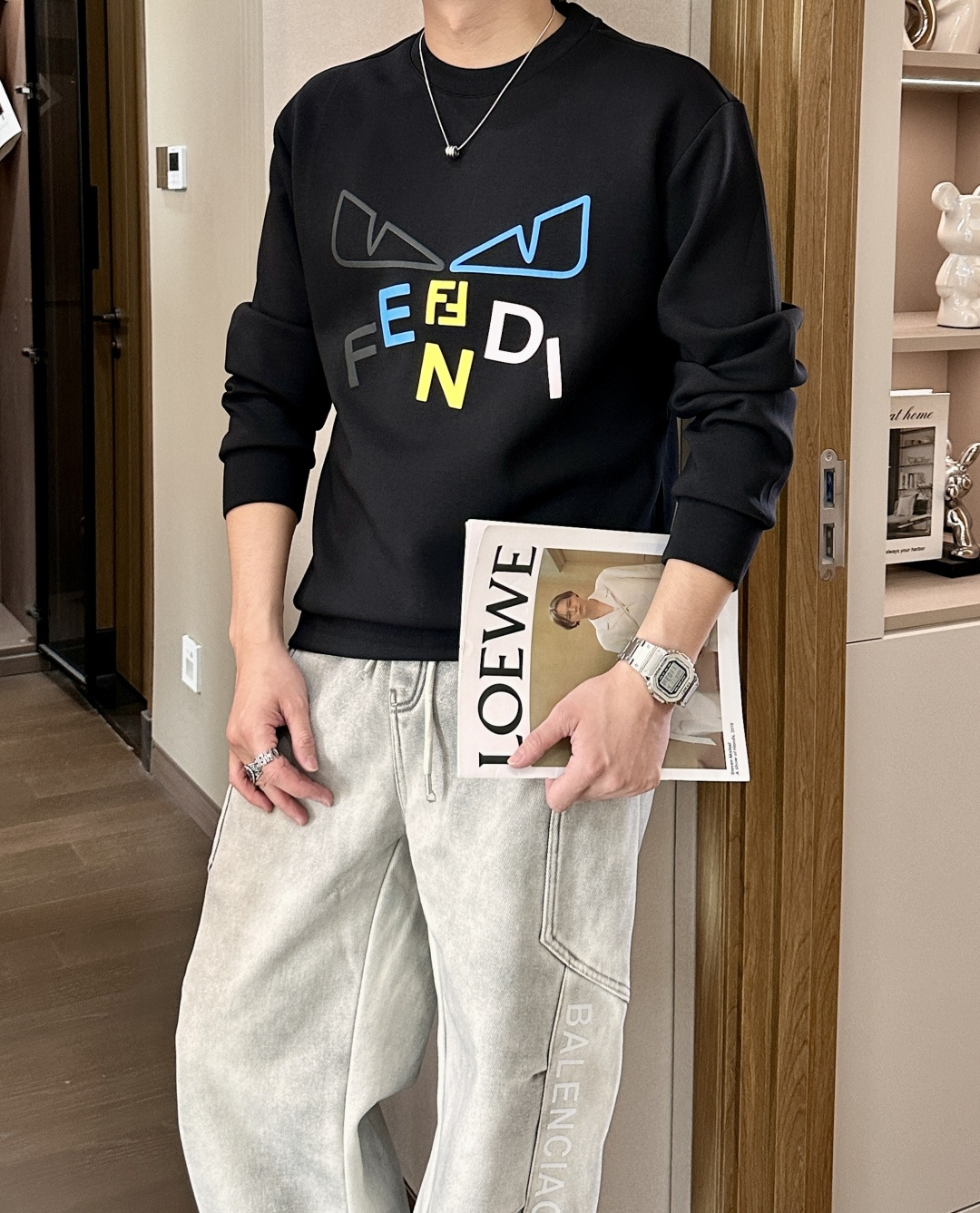 NO:657709,. FD round neck pullover sweatshirt; classic pullover for men and women, simple and elegant series of items, low-key, luxurious and versatile!  The sweatshirt is made of high-weight cotton fabrics supplied by customers. The lining is tight and very skin-friendly. It is arranged in an orderly manner. It feels super soft, delicate and comfortable, and the fabric texture is top-notch!  Low-key and highly recognizable, it highlights the brand’s unique fashion charm!  The upper body is a standard unisex style, which is super versatile and easy to wear. It can be easily worn by both men and women, creating the most simple and popular mainstream. Sizes XS-L, hoodie, sweatshirts, alexander wang19860909.  FD 圆领套头卫衣；经典套头男女同款,简约大气系列单品,低调奢华大气百搭款！ 卫衣选用客供高克重棉质面料精制而成,内里紧密且既极具亲肤感的,井然有序的排列着,手感超级柔软细腻舒适,面料质感堪称顶级！低调且辨识度十足,彰显品牌独有的时尚魅力值！版型上身标准中性的款式,超级百搭好穿,男女都可轻松上身演绎,打造出最简约流行的主流 尺码XS-L,,hoodie,sweatshirts,alexander wang,Men's clothing