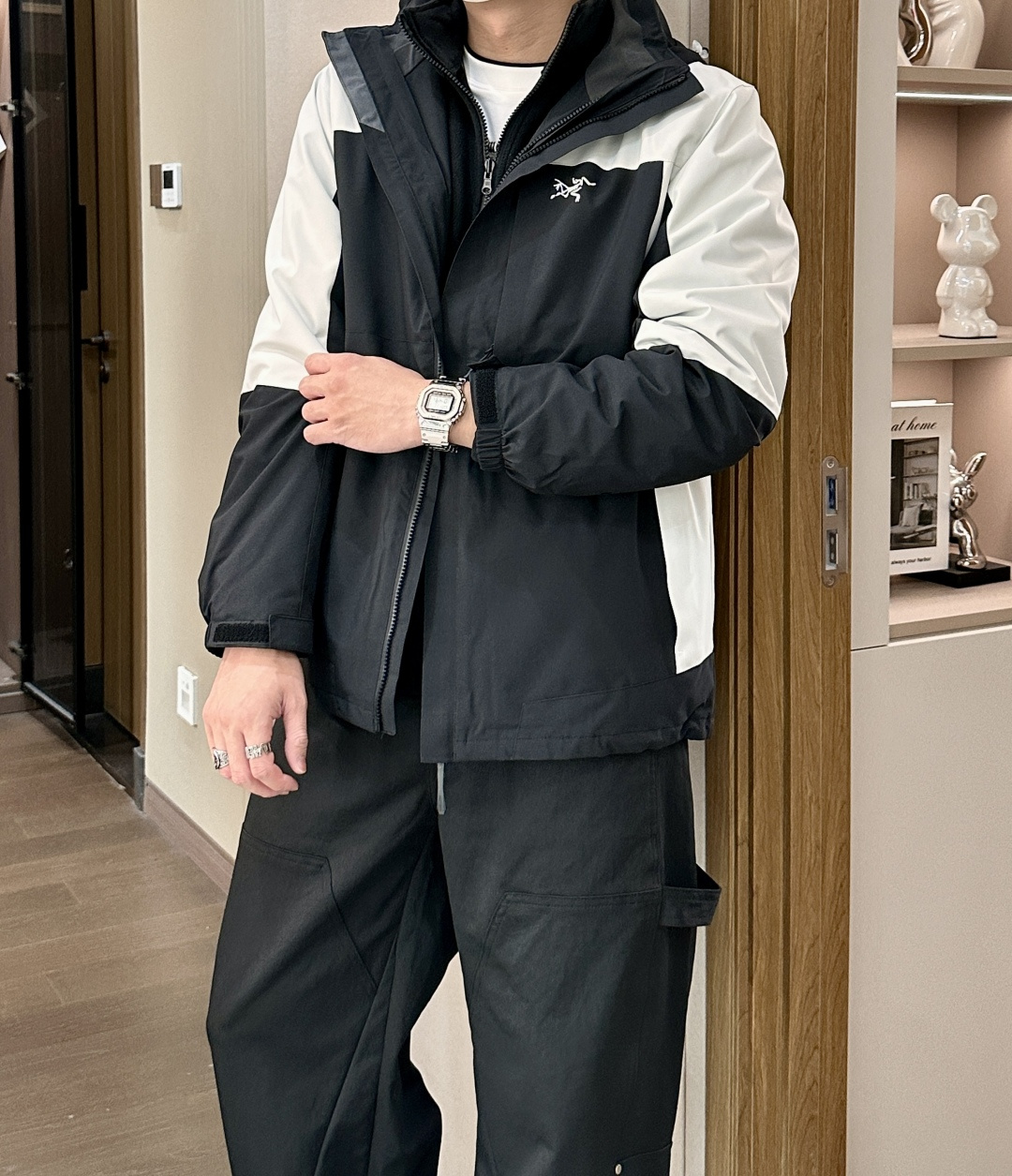 NO:728751,Special price XL-1 3X-1 three-in-one jacket for home orders, three-in-one design of soft shell jacket + fleece jacket, great value for money!  Buying one is equivalent to having a thin jacket, a fleece jacket and a thickened jacket at the same time. It can handle all kinds of weather in spring, autumn and winter, and its practicality is also perfect!  The inner and outer materials are all polyester!  The shell feels very comfortable, gentle and soft to the touch, not stiff or heavy, and is windproof and water-repellent!  The fleece lining has different textures on the front and back. The fur on the side next to the skin is more delicate and smooth, similar to velvet!  It’s not bulky or heavy, and the two pieces combined are suitable for temperatures of 8-15°C!  Size M-XXXL,,jackets & coats,19860909特价 XL-1 3X-1 家跟单三合一冲锋衣,软壳冲锋衣+抓绒外套的三合一设计,性价比简直了！买一件相当于同时有了薄款冲锋衣、抓绒外套和加厚冲锋衣,春秋冬各种天气都能应对,实穿性也是满分！ 内外材质都是聚酯纤维！外壳手感很舒服,摸上去温和柔软,不僵硬不厚重,有防风防泼水性能！内里抓绒,正反面质地不同,贴肤那面毛感更细腻顺滑一些,类似天鹅绒的那种触感！ 穿上不臃肿不厚重,二件合起来穿适合8-15°的气温！ 尺码M-XXXL,,jackets & coats,,Men's clothing