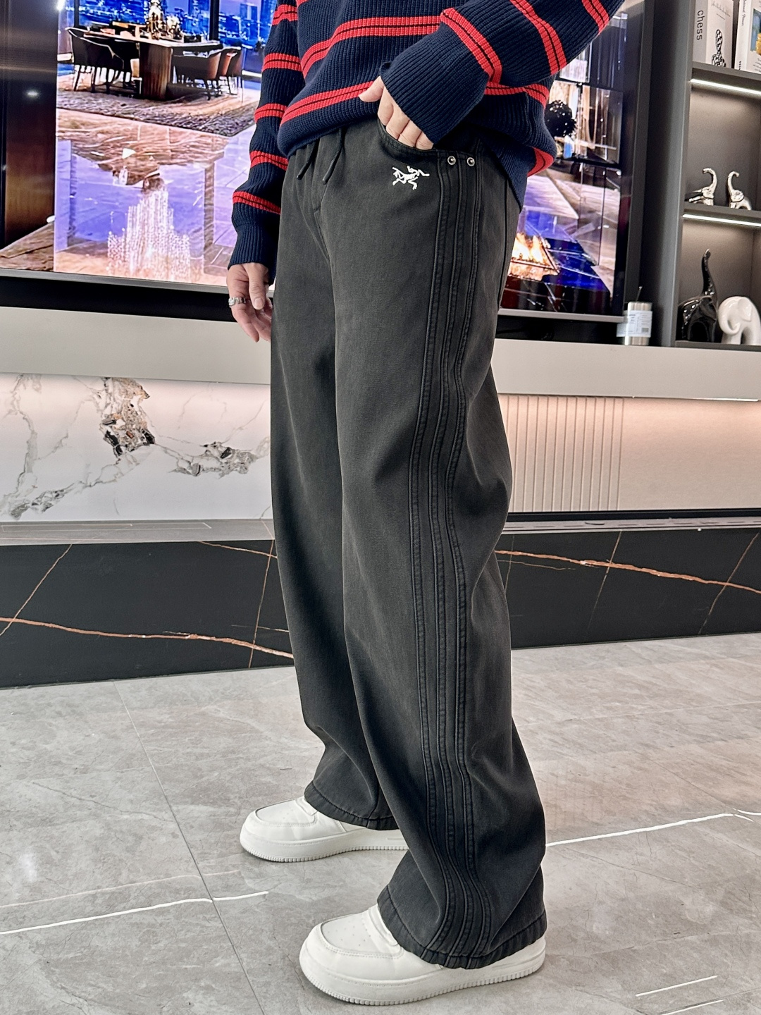 · 始祖鸟 2025秋冬最新系列男士加厚休闲裤！内里加绒，非常保暖，北方的宝子们赶紧备上！采用客供弹力柔