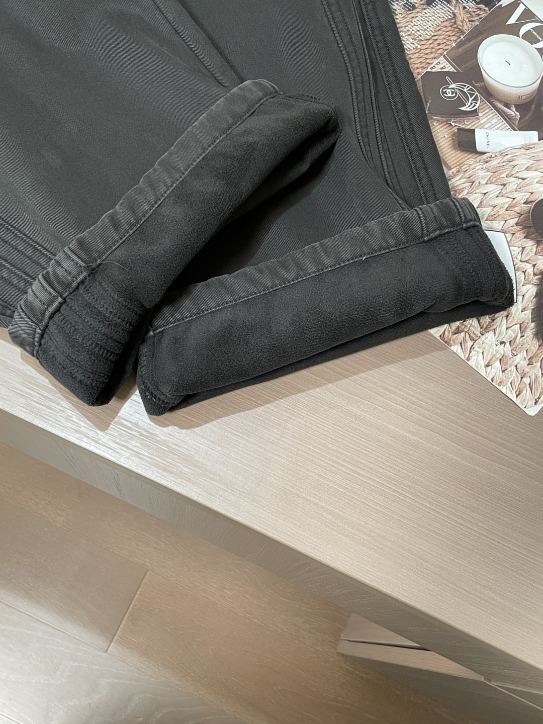 · 始祖鸟 2025秋冬最新系列男士加厚休闲裤！内里加绒，非常保暖，北方的宝子们赶紧备上！采用客供弹力柔