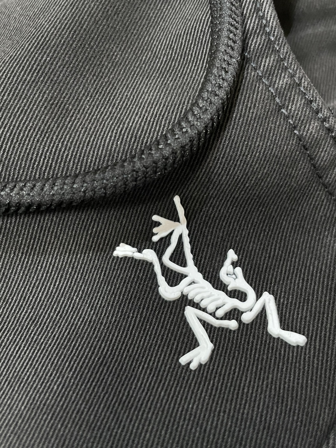 · 始祖鸟 2025秋冬最新系列男士加厚休闲裤！内里加绒，非常保暖，北方的宝子们赶紧备上！采用客供弹力柔