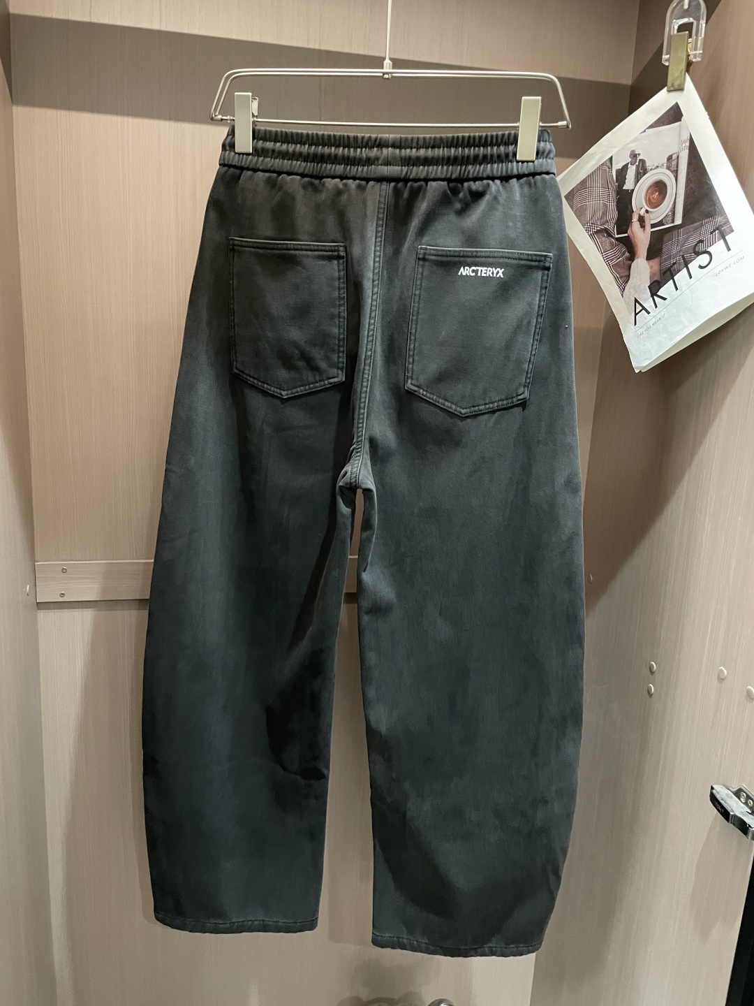 · 始祖鸟 2025秋冬最新系列男士加厚休闲裤！内里加绒，非常保暖，北方的宝子们赶紧备上！采用客供弹力柔