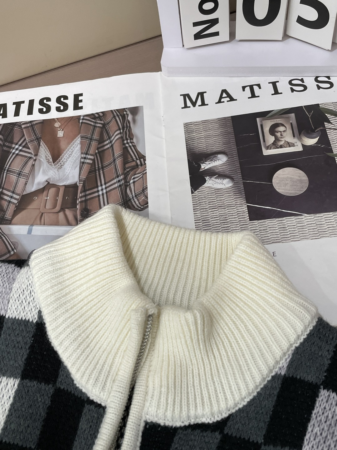 Lv 爆款 2025秋冬 高级定制 都市风十足 加厚款开衫毛衣。 采用进口羊毛混纺面料 柔软细腻 男人的