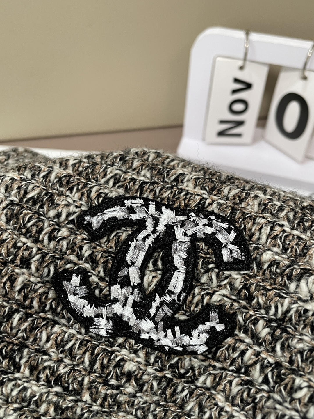 Chanel 爆款 2025秋冬 高级定制 都市风十足 加厚款开衫毛衣。 采用进口羊毛混纺面料 柔软细腻