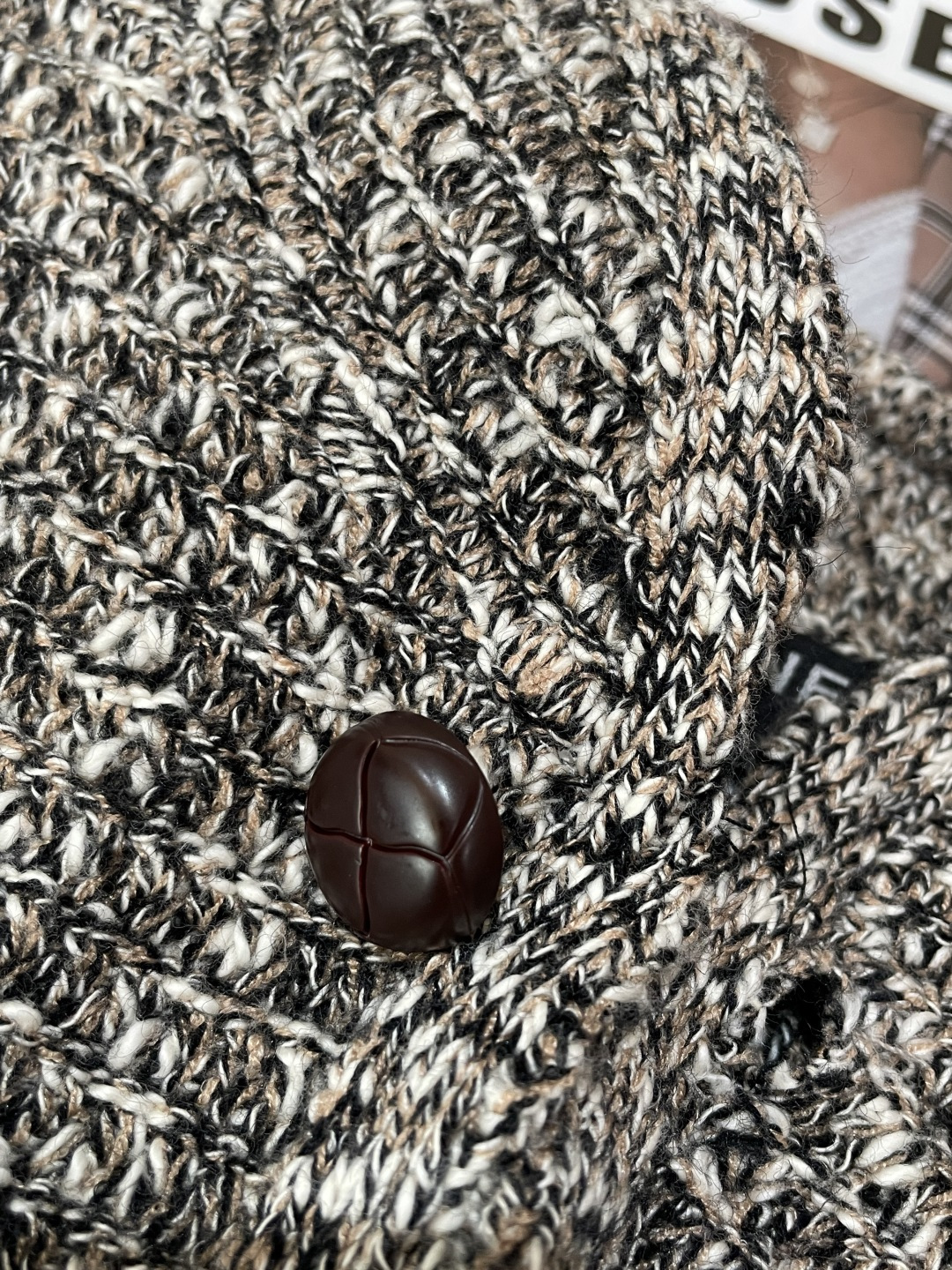 Chanel 爆款 2025秋冬 高级定制 都市风十足 加厚款开衫毛衣。 采用进口羊毛混纺面料 柔软细腻