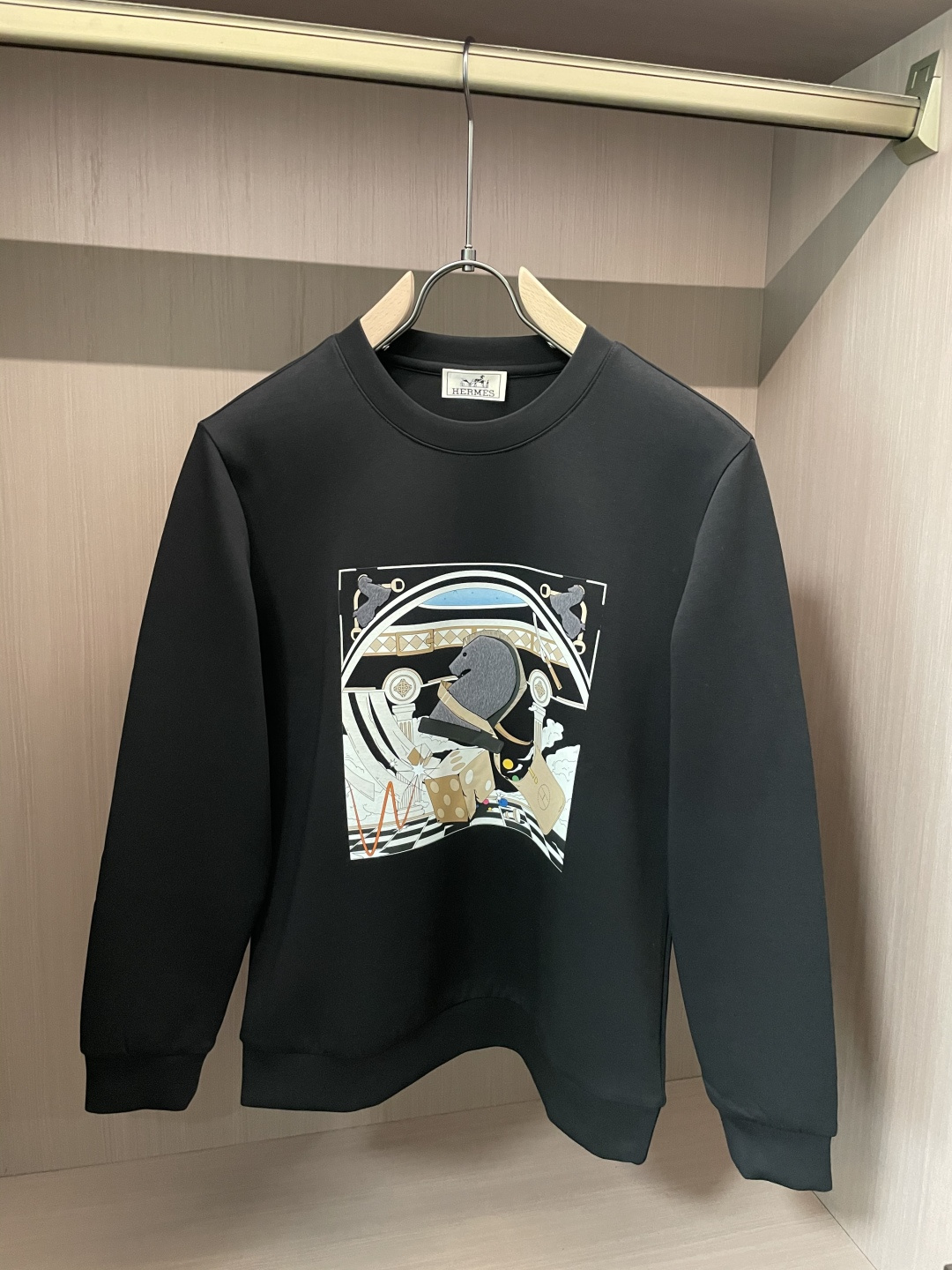 NO:601732,H new autumn and winter long sleeves, customized fabrics, unique craftsmanship logo, excellent comfort and breathability, soft, anti-wrinkle, elasticity and excellent drape. Whether worn alone or layered, they are very handsome. Pursuing luxury, noble and elegant style, creating extraordinary men's taste, the visual effect is very good, extremely high-grade, simple and fashionable, a must-have choice for leisure and business!  Size M-3XL,,alexander wang19860909H 秋冬新款长袖,定制面料,独特工艺logo,舒适性与透气性兼优,柔软抗皱弹性和垂性极佳,无论是单穿或是内搭都是帅气十足,追求奢华高贵优雅风范,打造不凡男士品味,视觉效果非常赞,档次极高,简约时尚,休闲商务必备之选！ 码数M-3XL,,alexander wang,Men's clothing