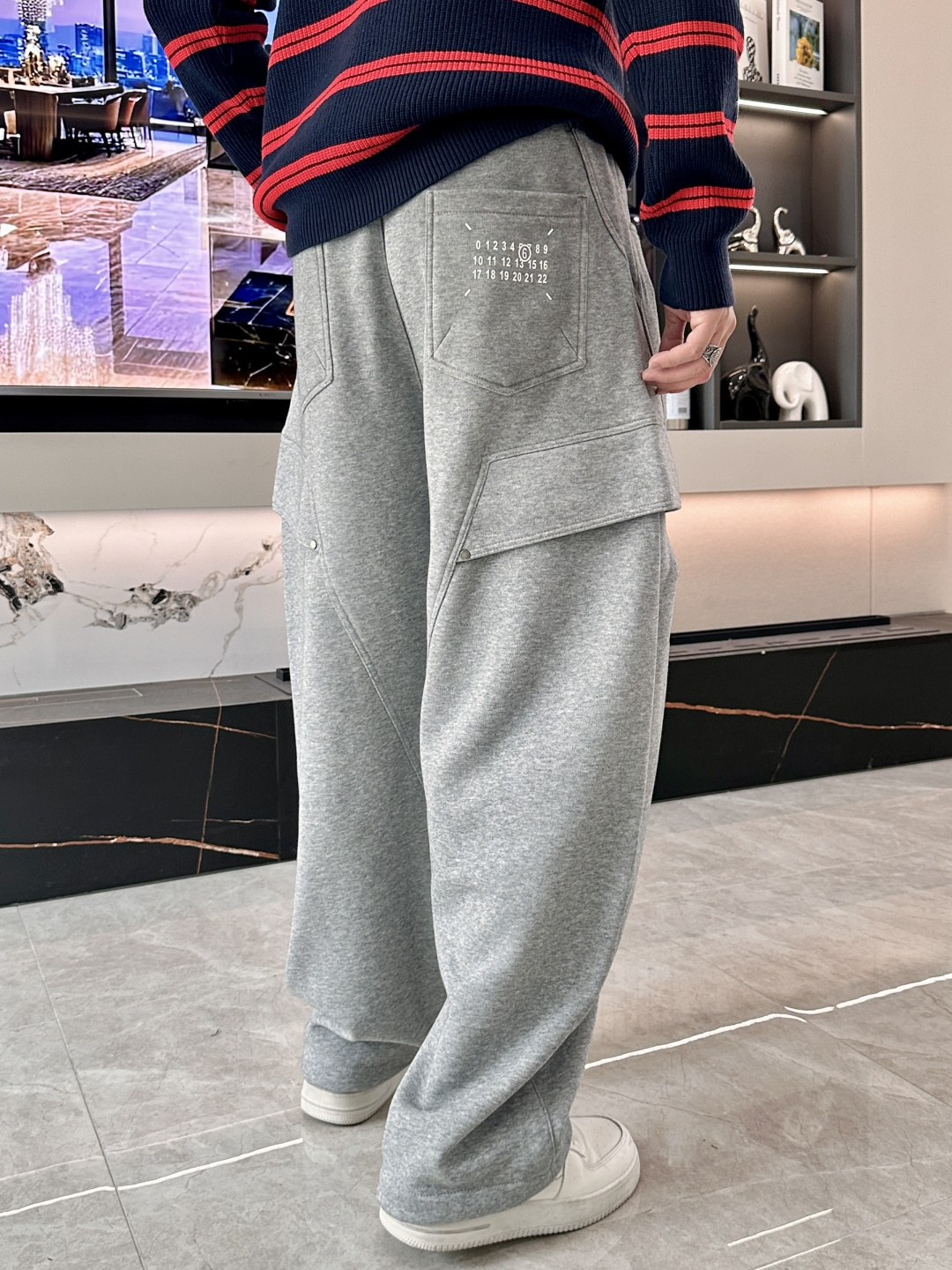 · 马吉拉 2025秋冬最新系列男士加厚休闲裤！内里加绒，非常保暖，北方的宝子们赶紧备上！采用客供弹力柔